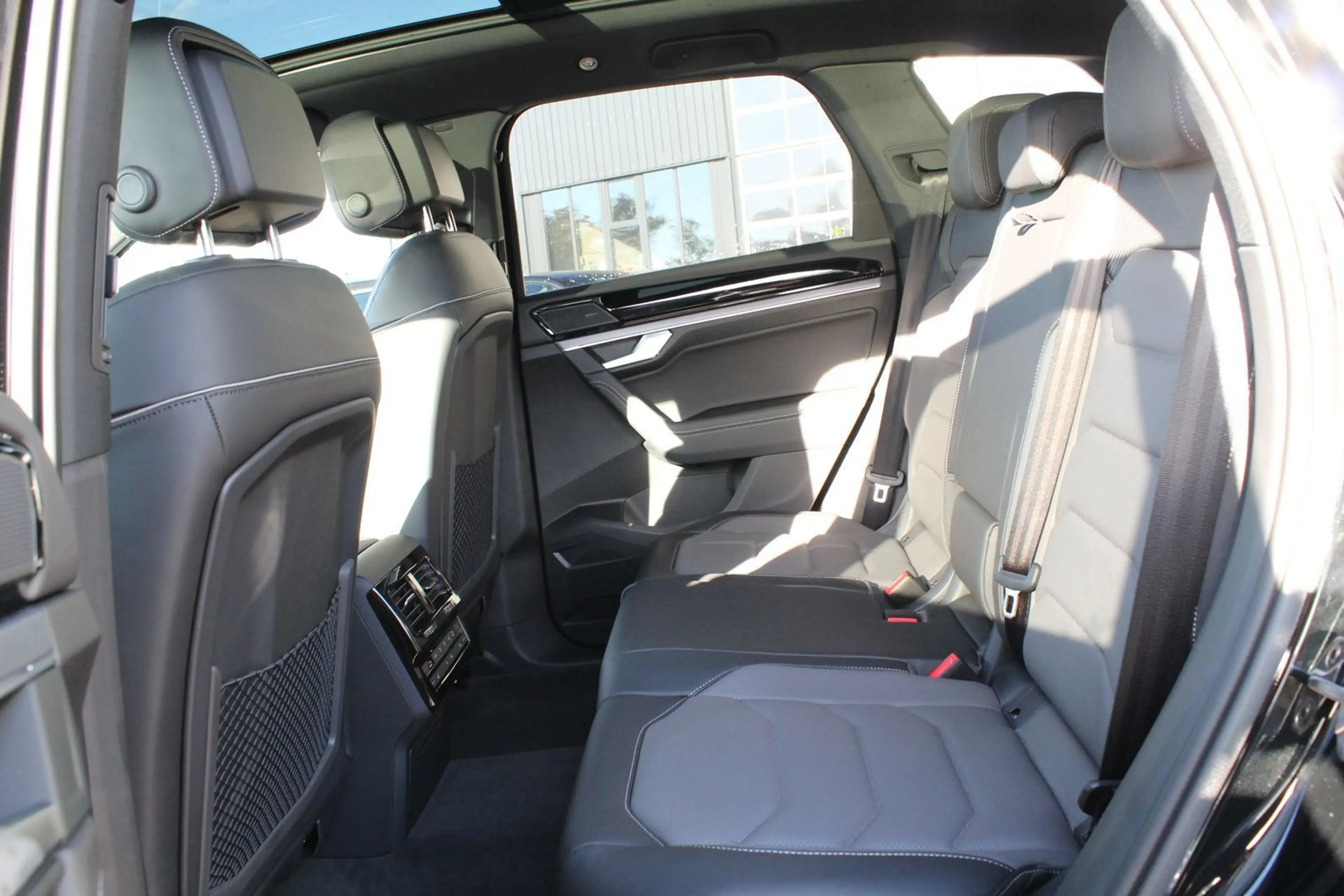 Volkswagen Touareg R-Line Final Edition Pano+SHZ+CarPlay... — photo 12