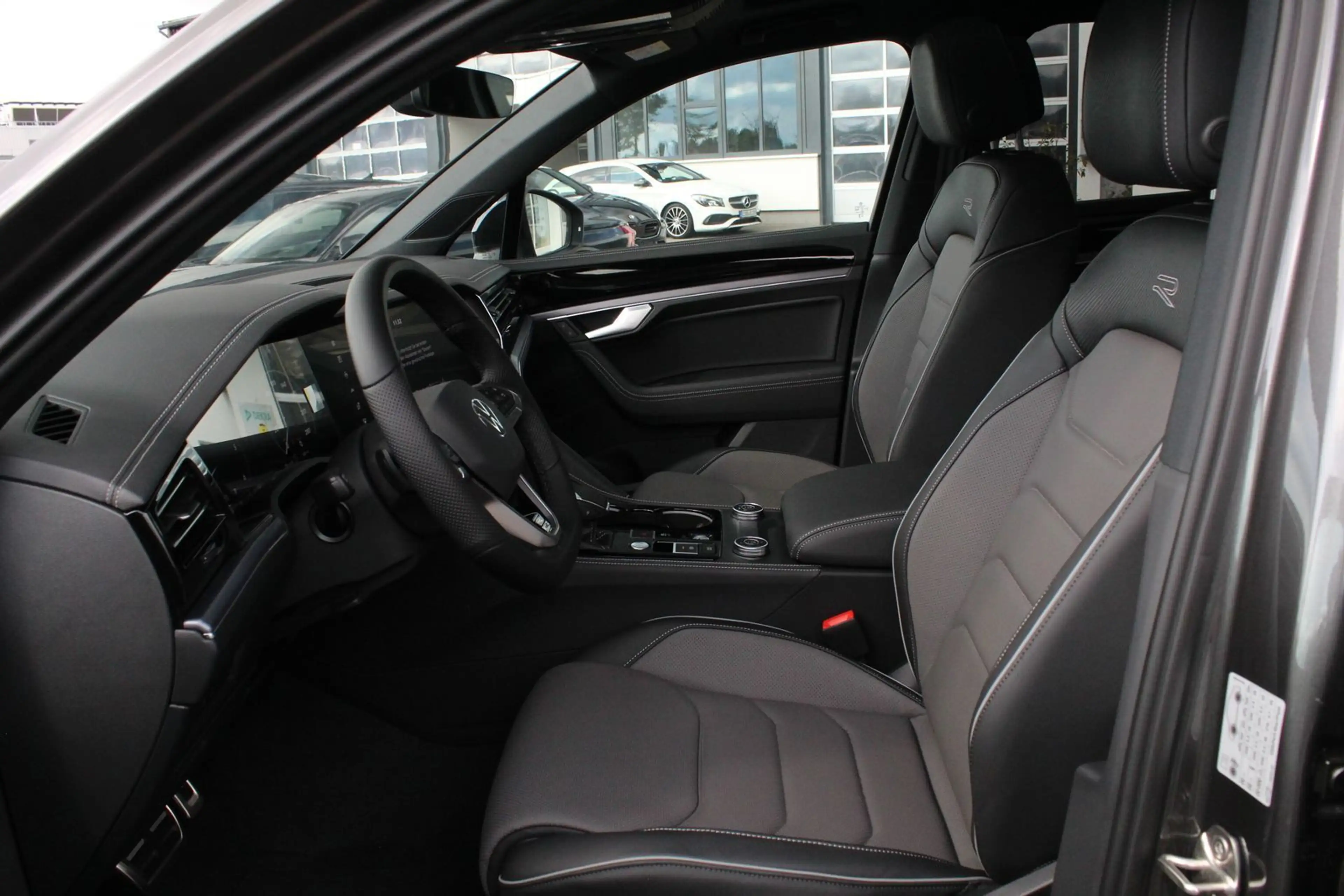 Volkswagen Touareg R-Line Final Edition Pano+SHZ+CarPlay... — photo 10