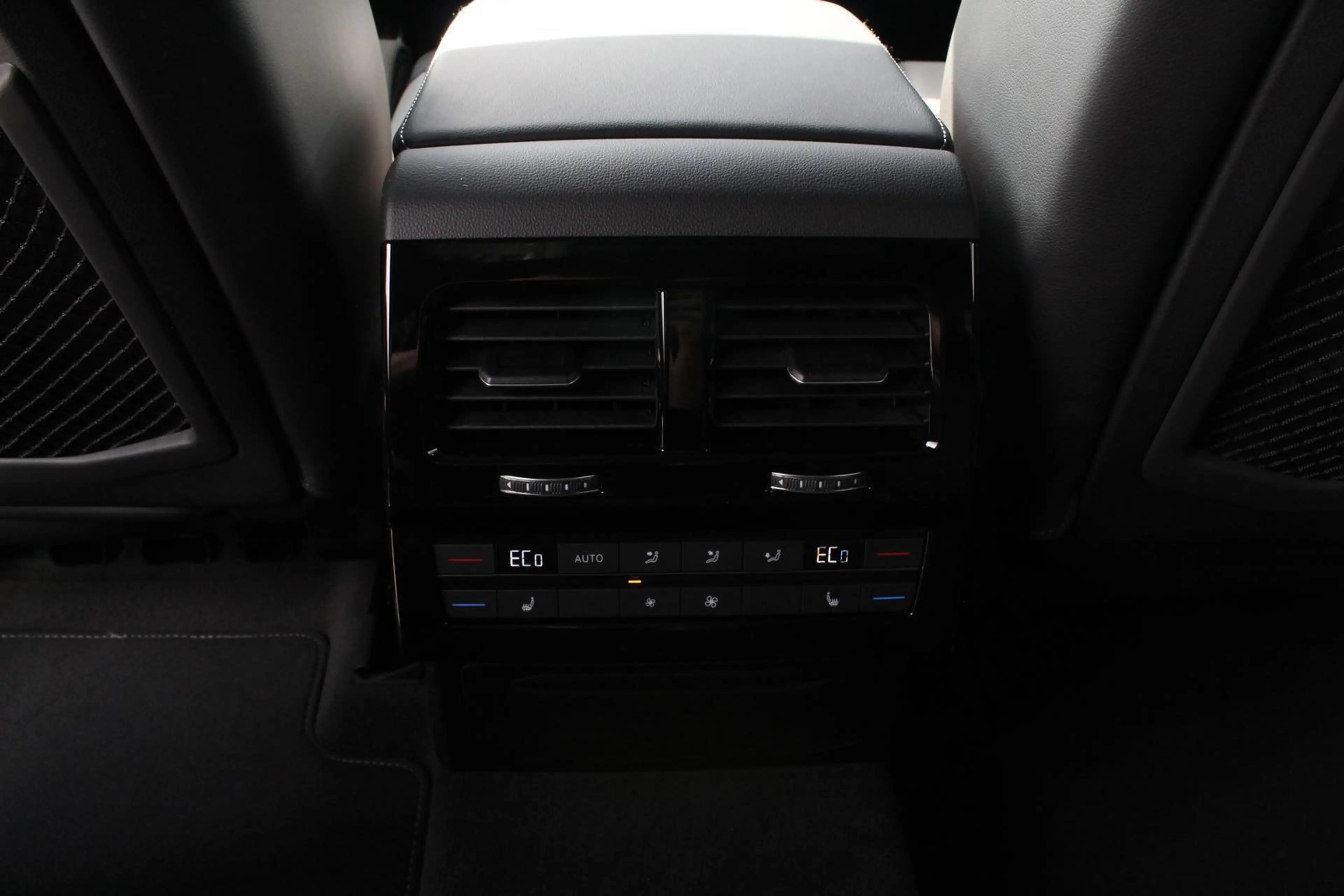 Volkswagen Touareg R-Line Final Edition Pano+SHZ+CarPlay... — photo 7