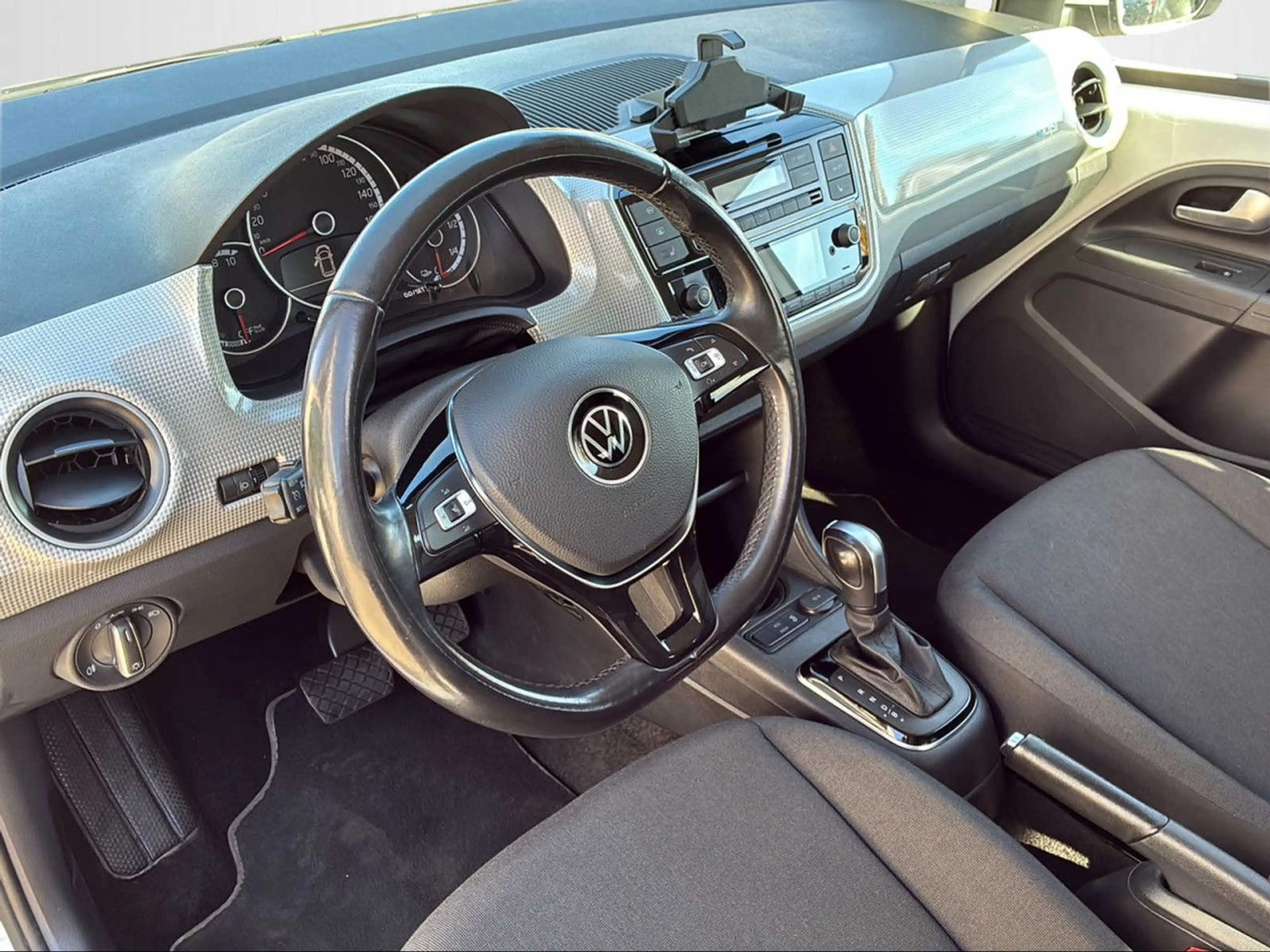 Volkswagen e-up! STYLE SHZ+CAM+BT Bluetooth Klima el. Fenster — photo 9