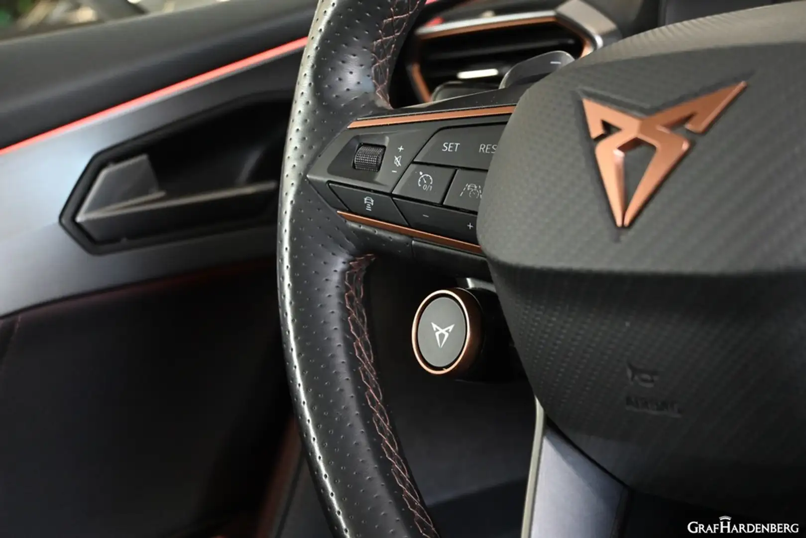 CUPRA Formentor VZ 2.0 TSI Automatik 4Drive beats PanoD Brembo LED Grau - 2