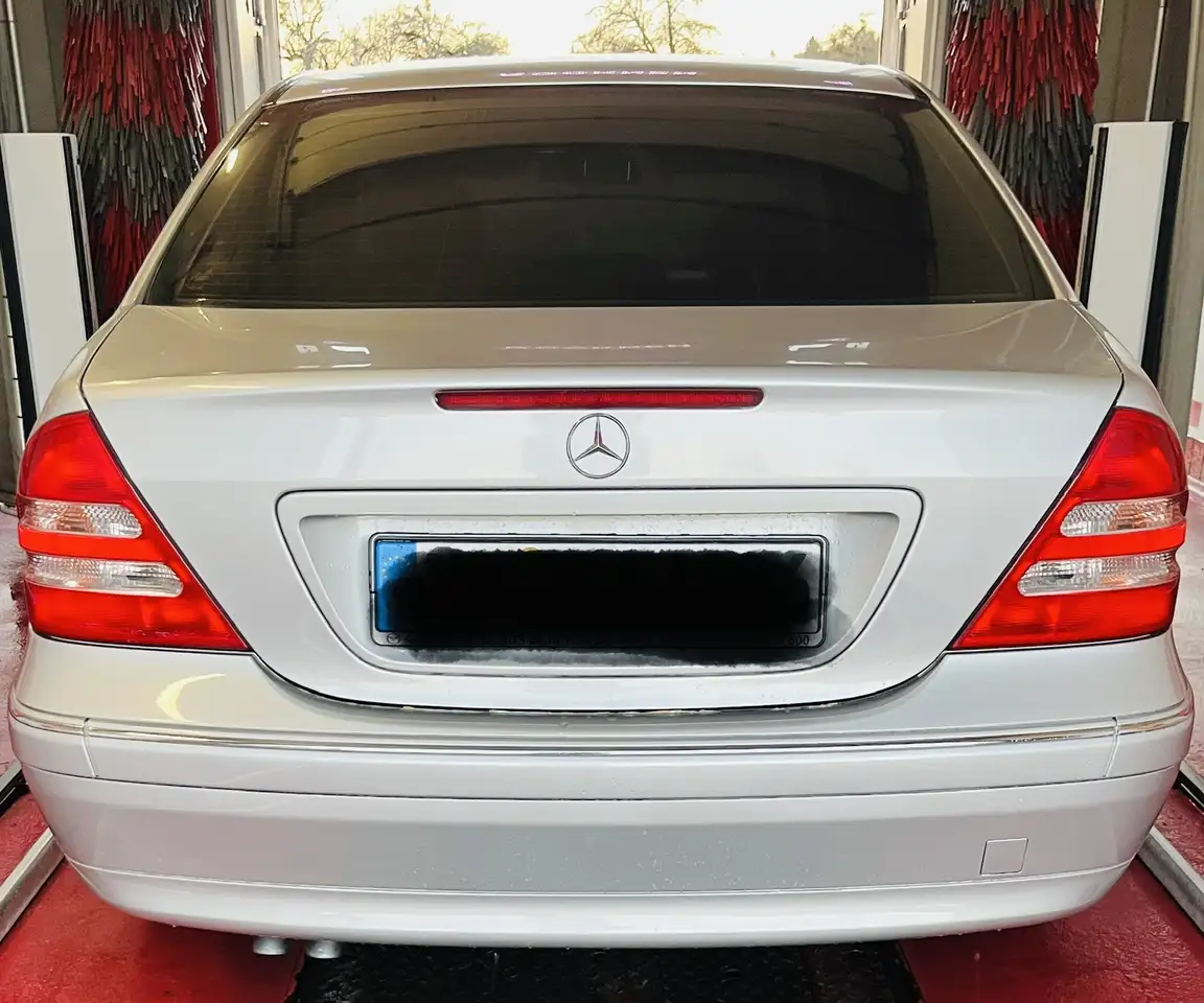 Mercedes-Benz C 240