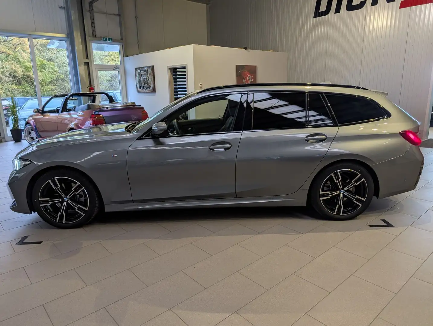 BMW 320 d M-Sport Ad-LED ACC Comfort Kamera Pano AHK Grau - 2