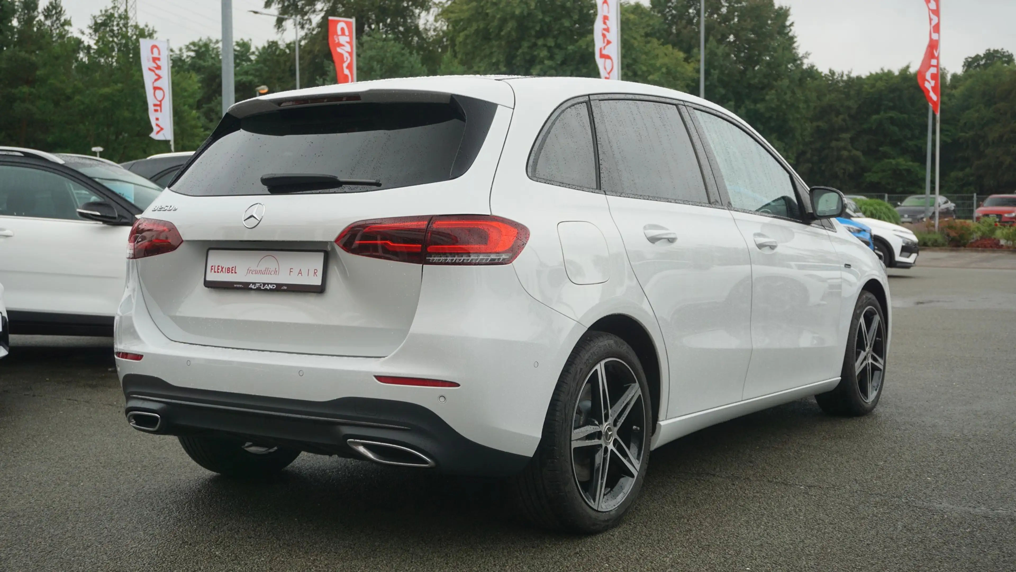 Mercedes-Benz B 250 B250 e Progressive Burmester LED Teilleder Navi — photo 11