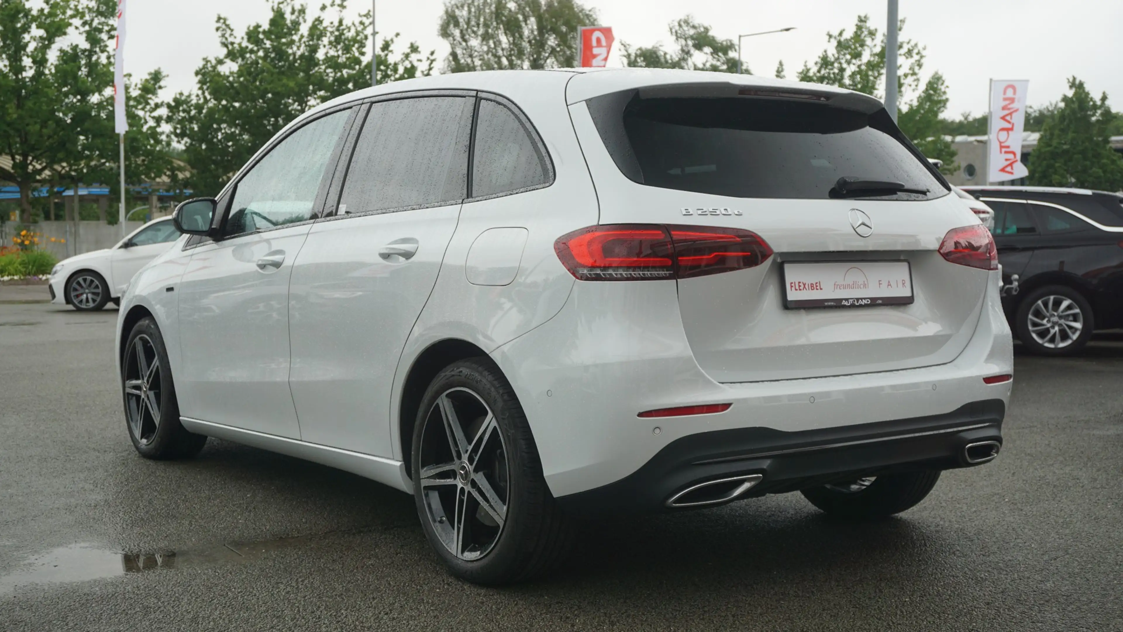 Mercedes-Benz B 250 B250 e Progressive Burmester LED Teilleder Navi — photo 7