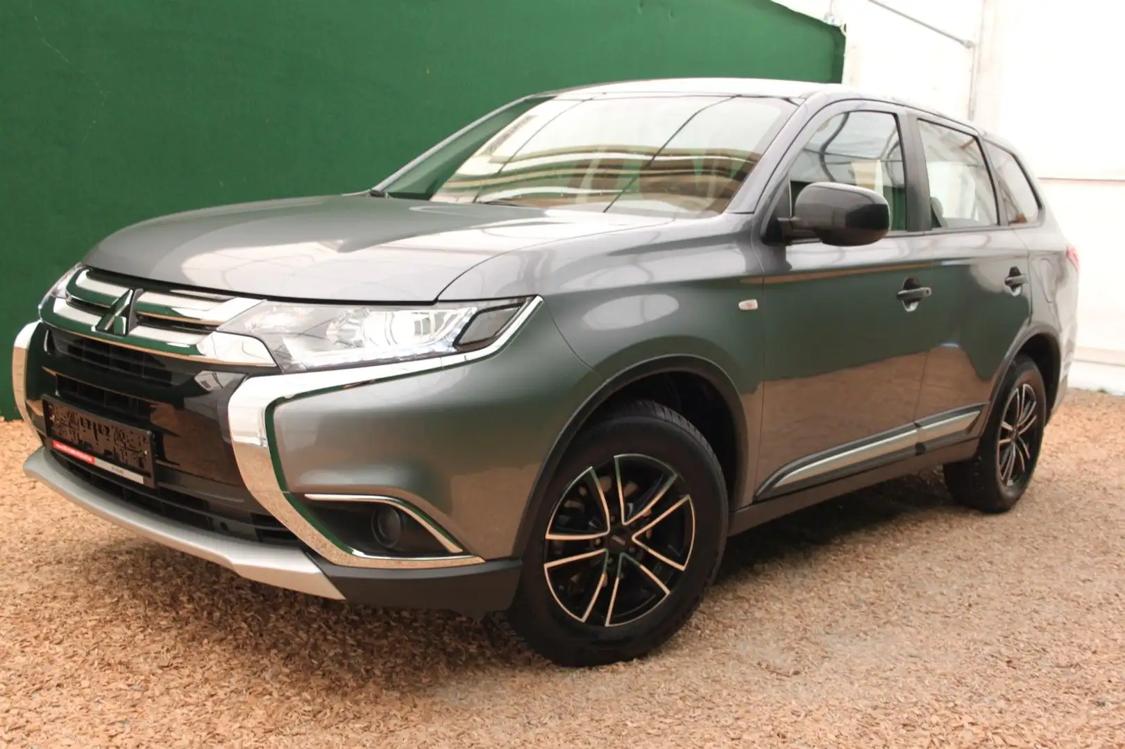 Mitsubishi Outlander 2.0/ 1.Hd/neue Allwetterr./nur 45 TKM Grau - 2