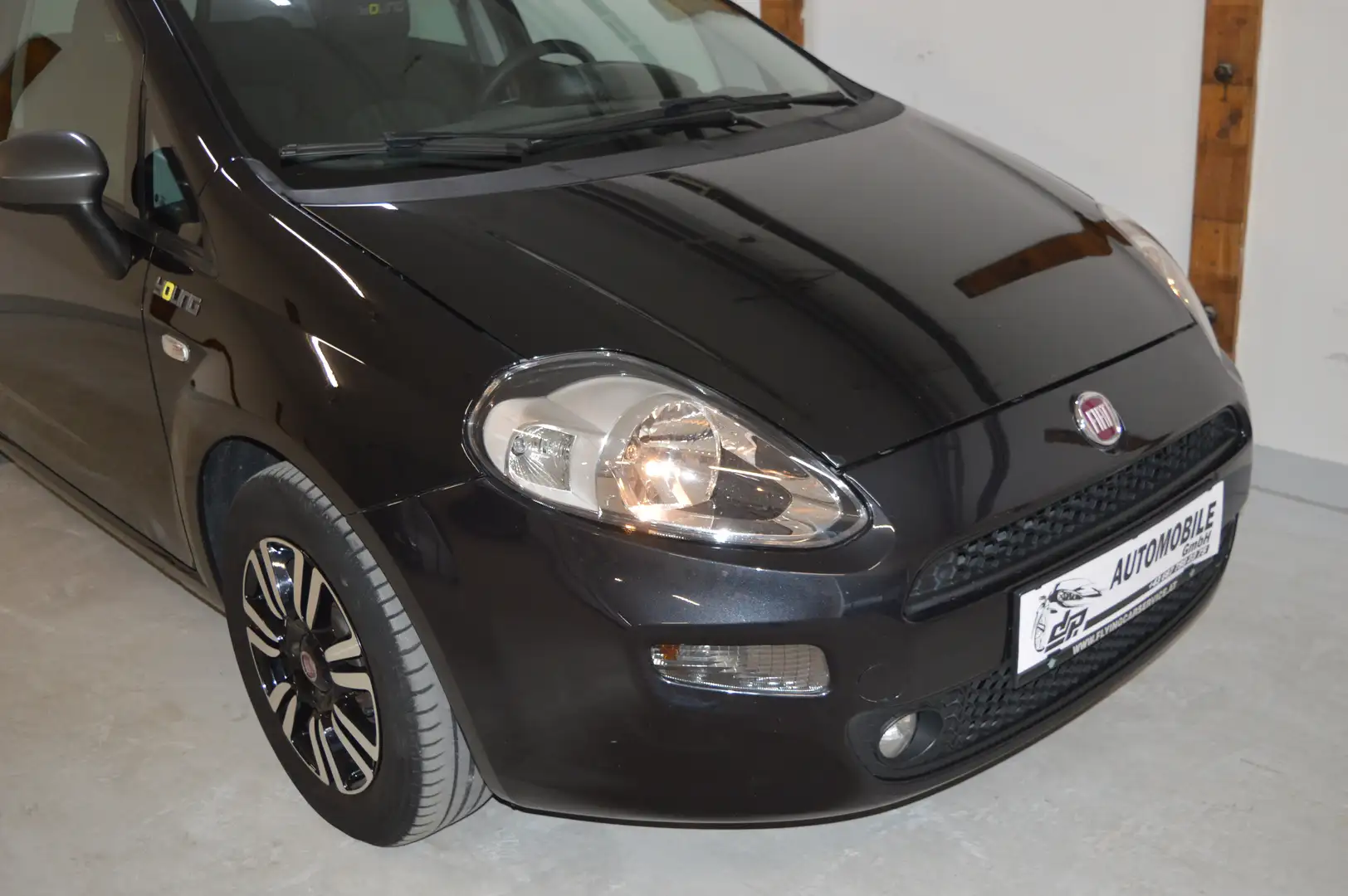 Fiat Punto 1,4  **Edition-Young**Navi**Pickerl** Zwart - 2