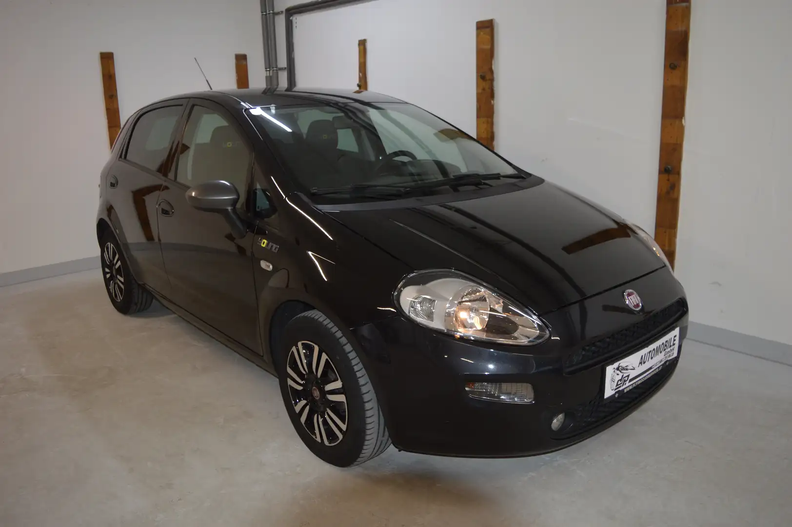 Fiat Punto 1,4  **Edition-Young**Navi**Pickerl** Zwart - 1