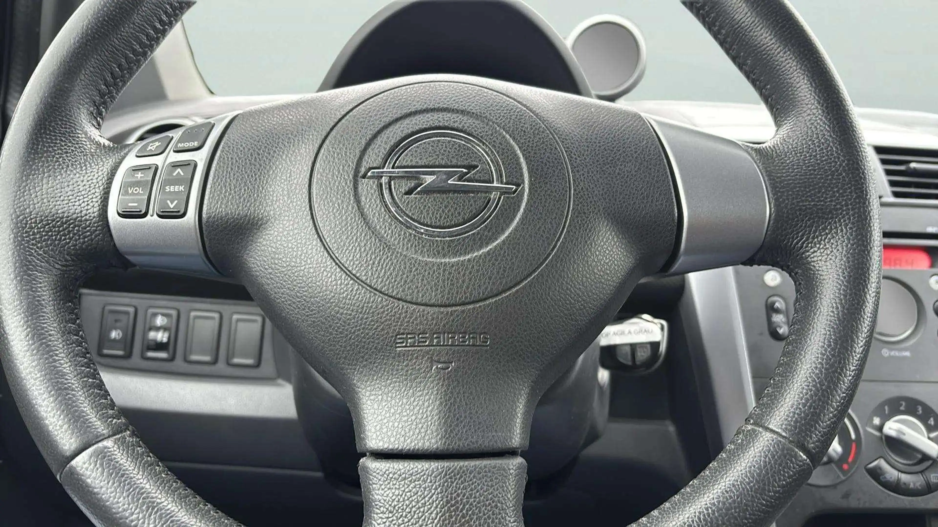 Opel Agila Edition*Automatik*1.Hand*SHZ*Klima*Kamera*wenig KM — photo 9
