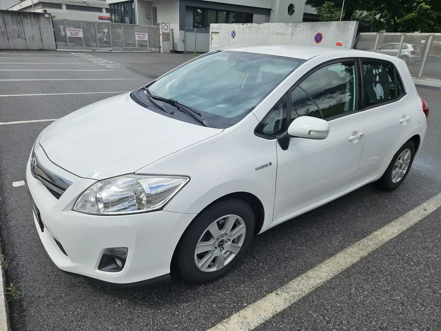 Toyota Auris Auris 1,8 VVT-i Hybrid Premium Premium Weiß - 1