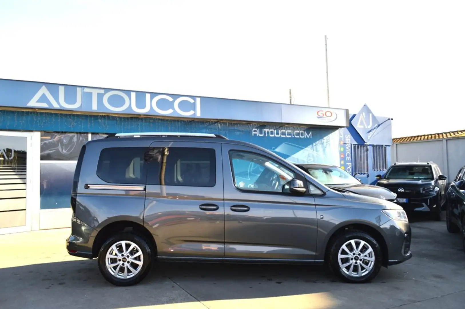 Ford Tourneo Connect 2.0 EcoBlue 122 CV Titanium Gris - 2