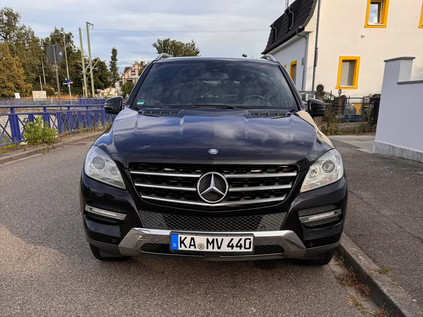Mercedes-Benz ML 350 ML 350 BlueTEC 4MATIC 7G-TRONIC Edition 1 Schwarz - 1