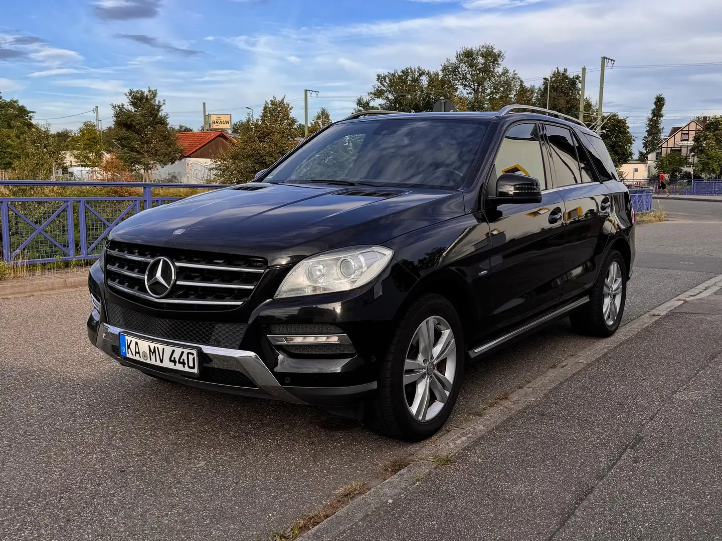 Mercedes-Benz ML 350 ML 350 BlueTEC 4MATIC 7G-TRONIC Edition 1 Schwarz - 2
