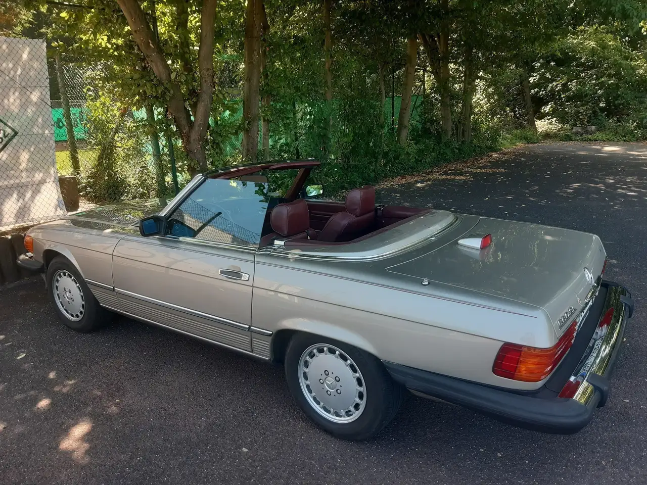 Mercedes-Benz 560 SL Sammler- Gelegenheit, Wertgutachten Note 2, foto 8