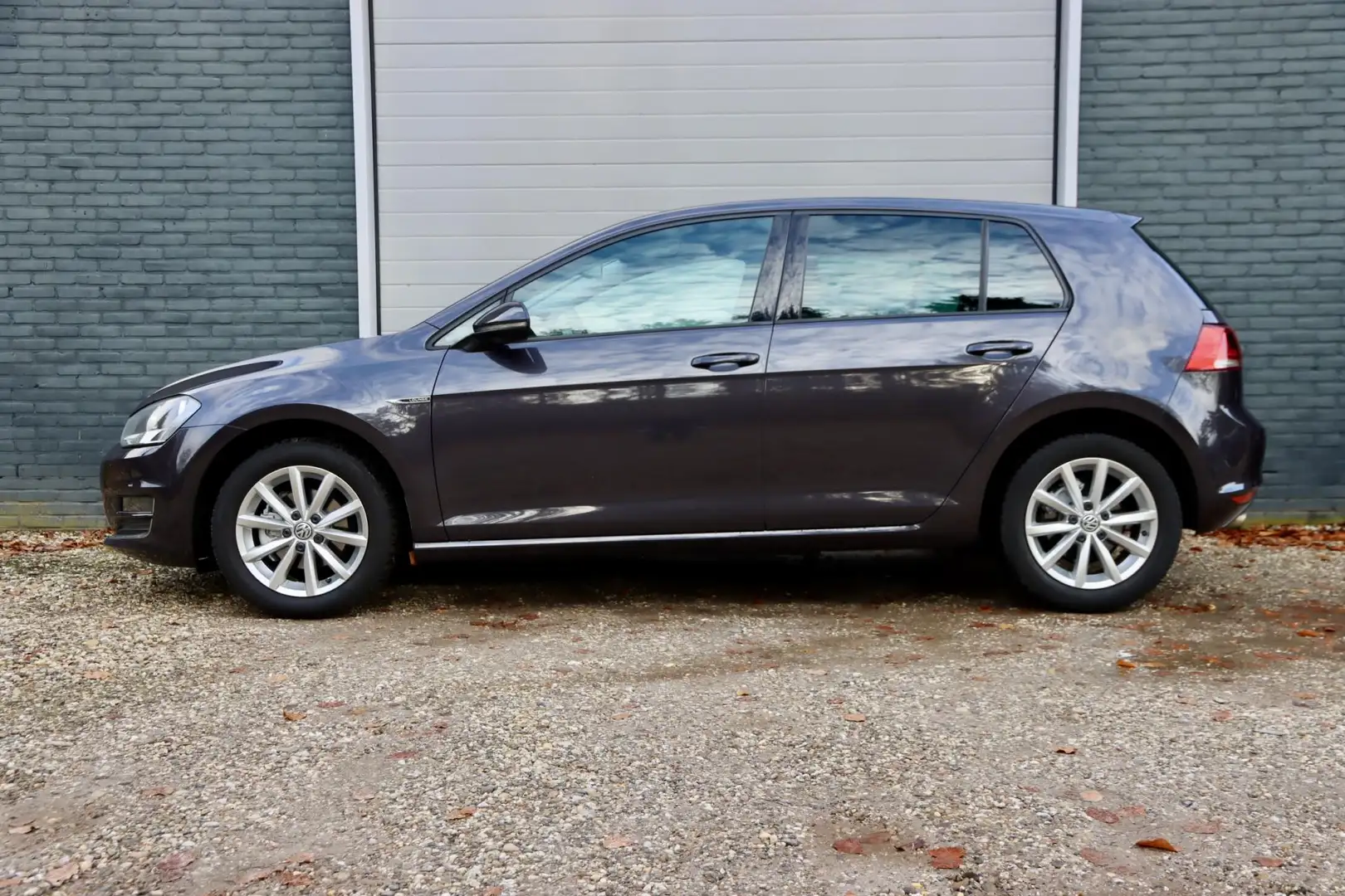 Volkswagen Golf 1.2 TSI Lounge | AIRCO | STOELVERWARMING | CRUISE Mauve - 2