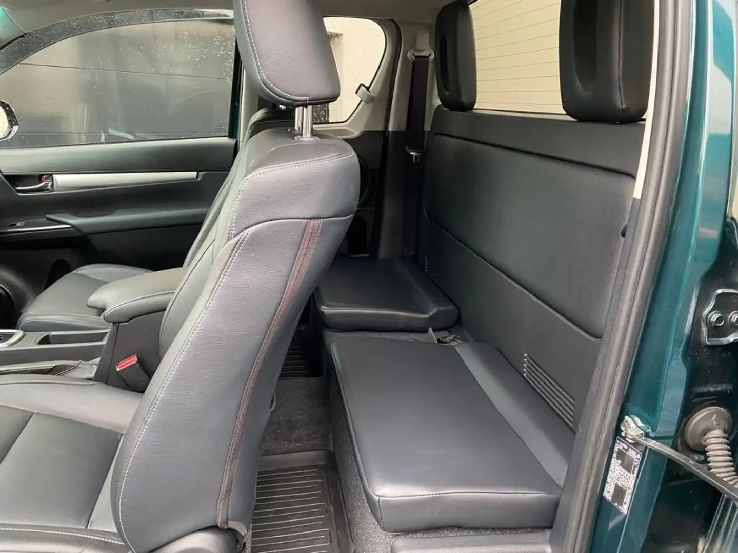 Toyota Hilux 2.4 D4D 150 CH BVA LOUNGE Grün - 2