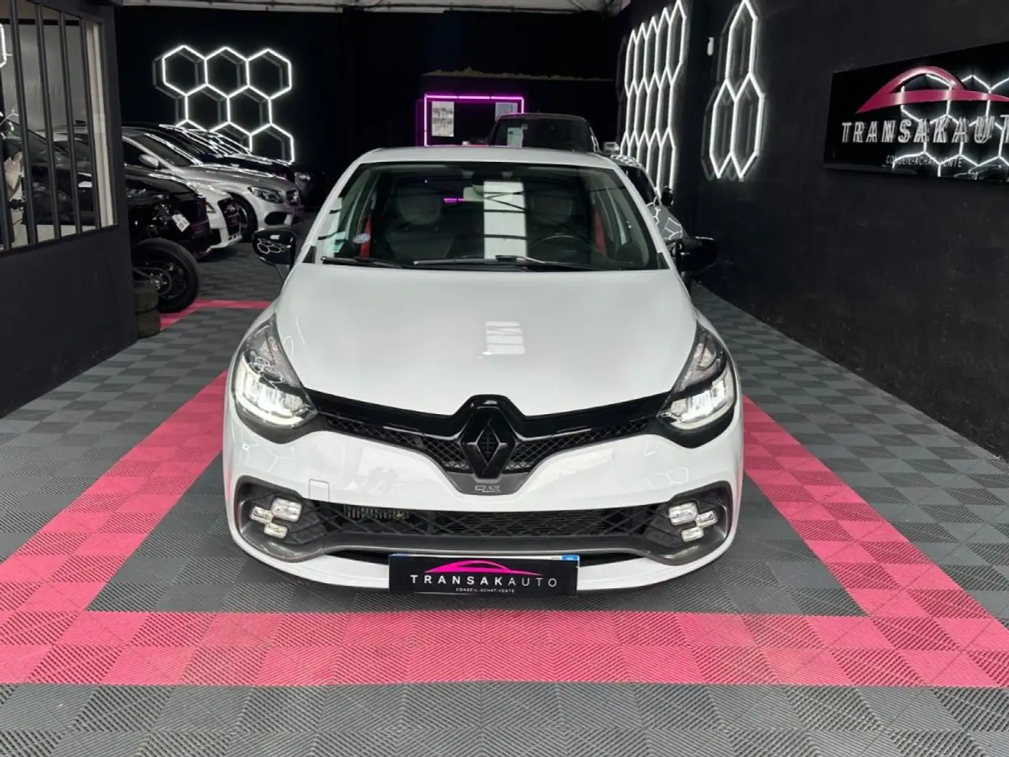 Renault Clio IV RS Trophy EDC 1.6 Turbo Energy 220 ch ~ Climatisation automatique ~ Feux full LED ~ Régulateur ~ Jantes noires 18 Blanc - 2