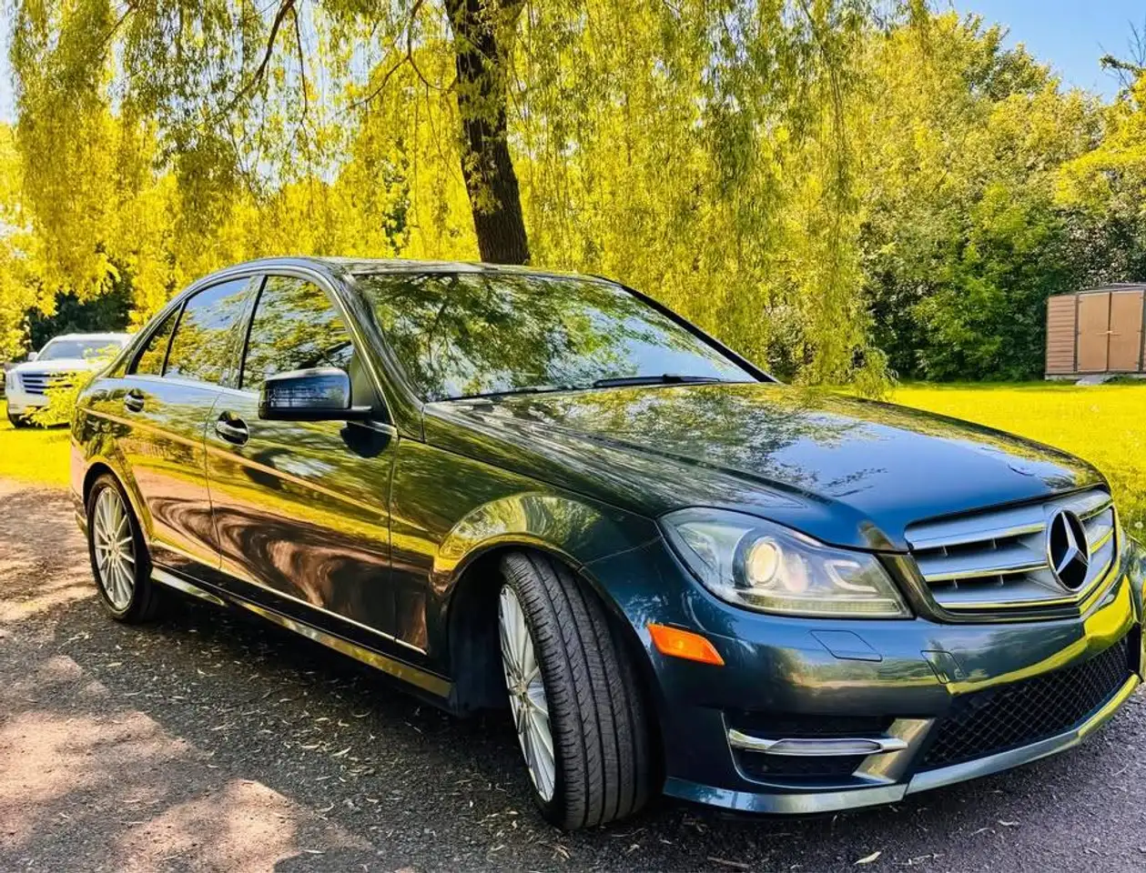 Mercedes-Benz C-Class снимка Mercedes-Benz C-Class