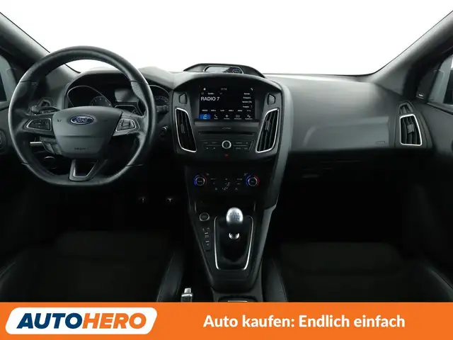 Ford Focus view 12