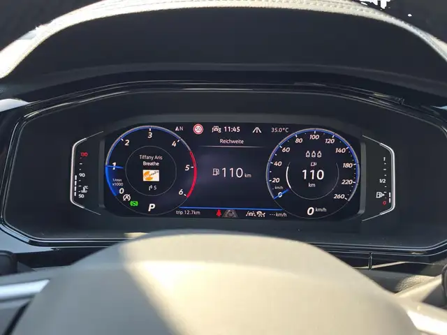 Volkswagen T-Roc view 11