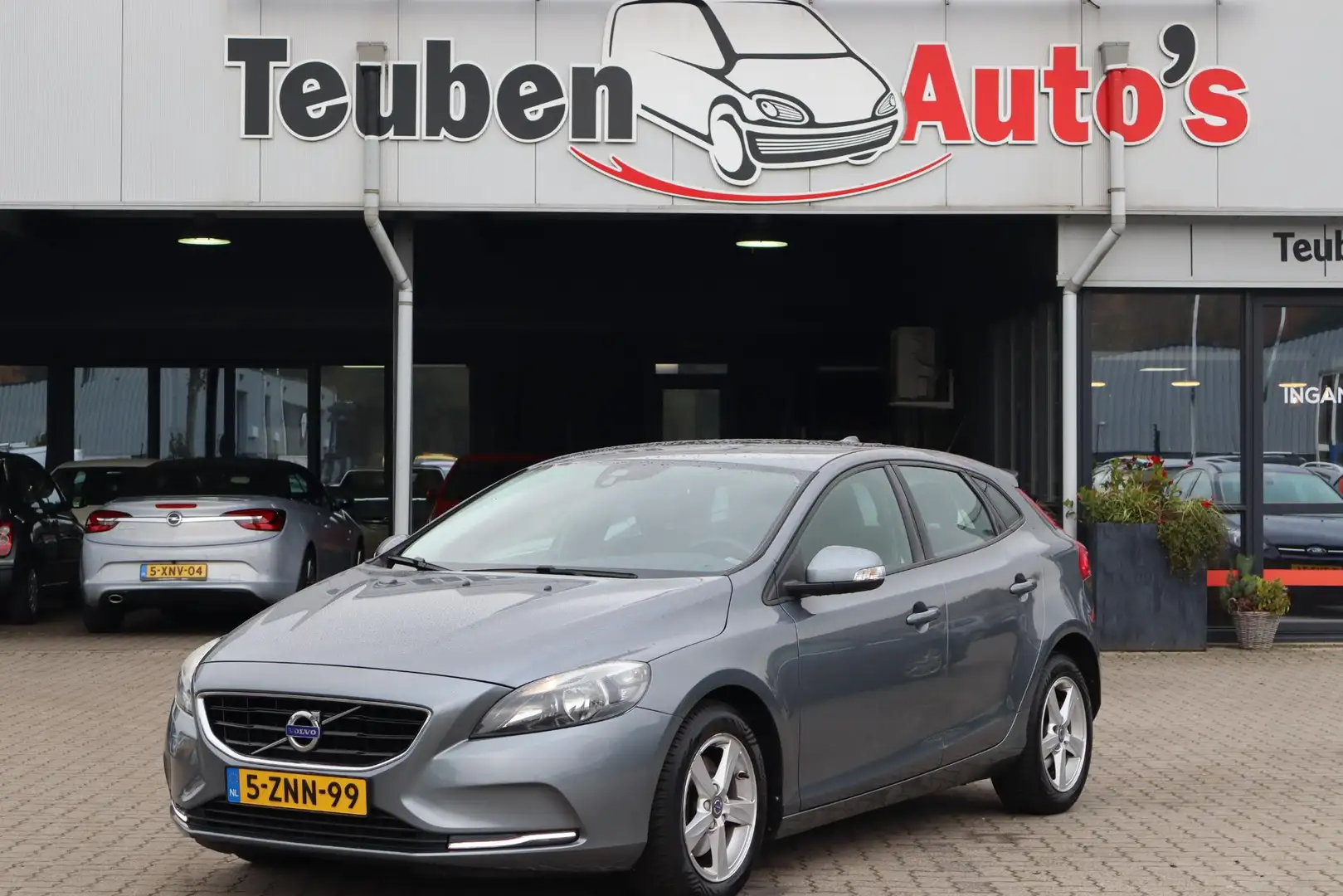 Volvo V40 1.6 T2 Kinetic Navigatie, Cruise control, Climate Gris - 1