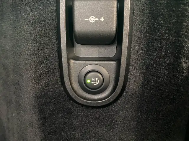BMW 5 Series view 13