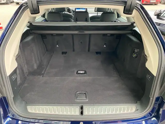 BMW 5 Series view 12