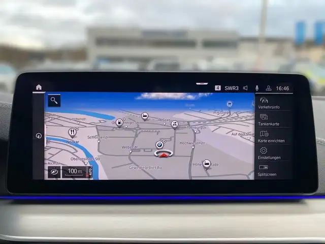 BMW 5 Series view 9
