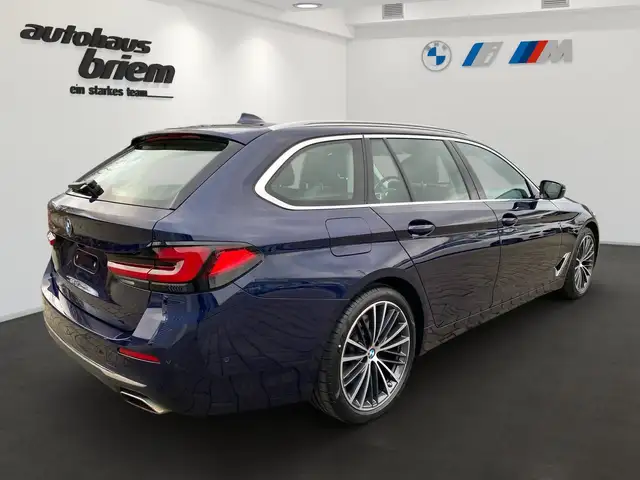 BMW 5 Series view 3
