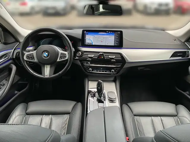 BMW 5 Series view 10