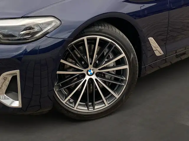BMW 5 Series view 6