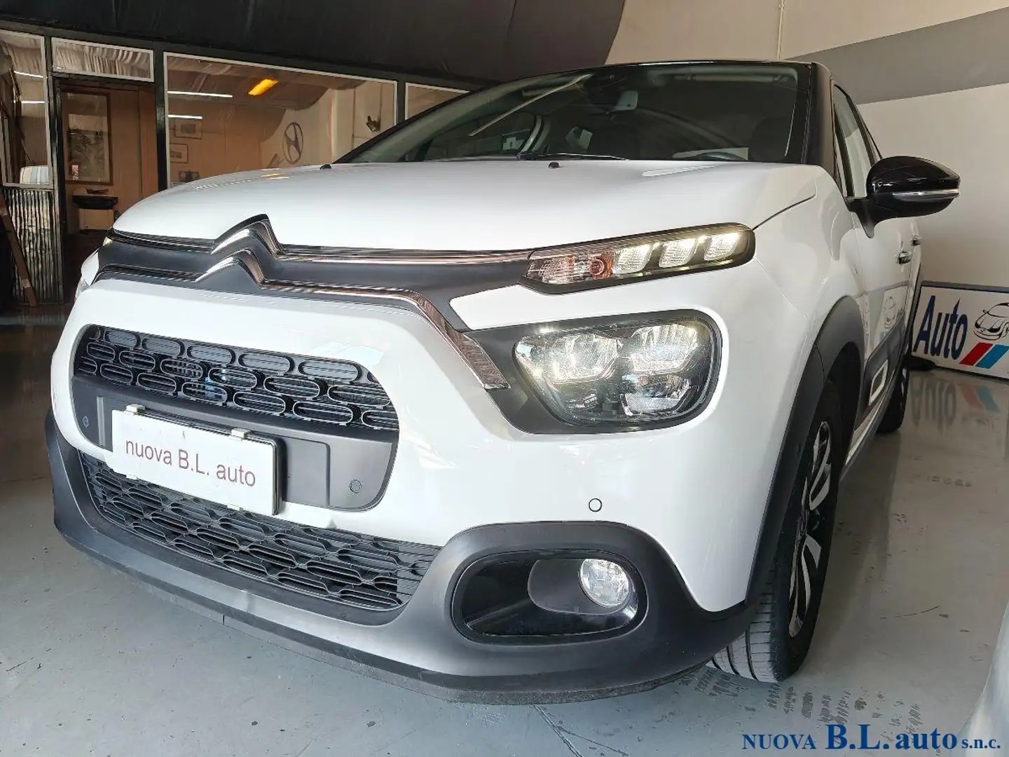 Citroen C3 1.2 puretech Shine Pack s&s 110cv eat6 my20 Bianco - 1