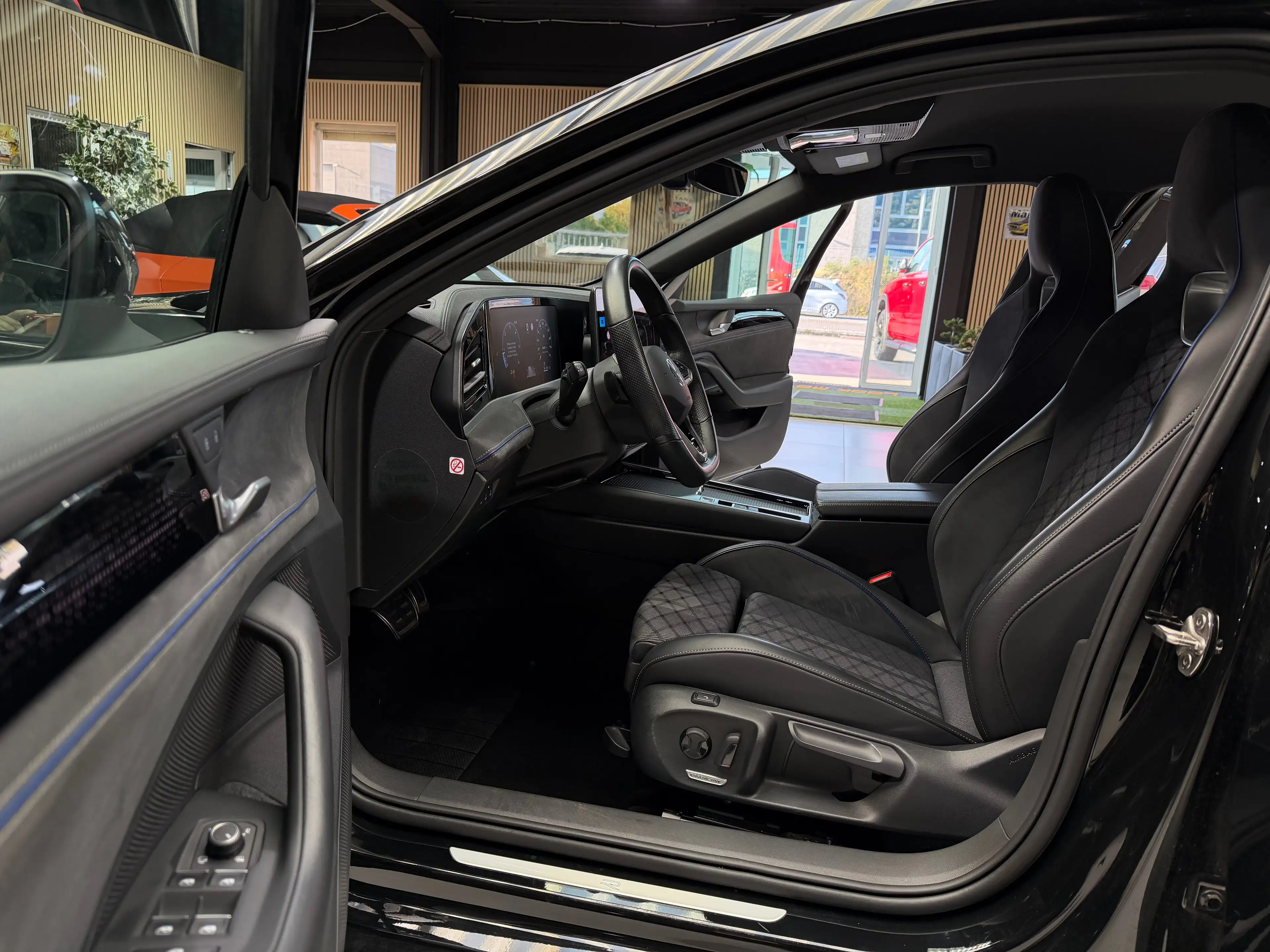 Volkswagen Passat Variant 2.0 TDI 150CV R-LINE 2025 DSG FULL FULL OPTIONS — photo 7
