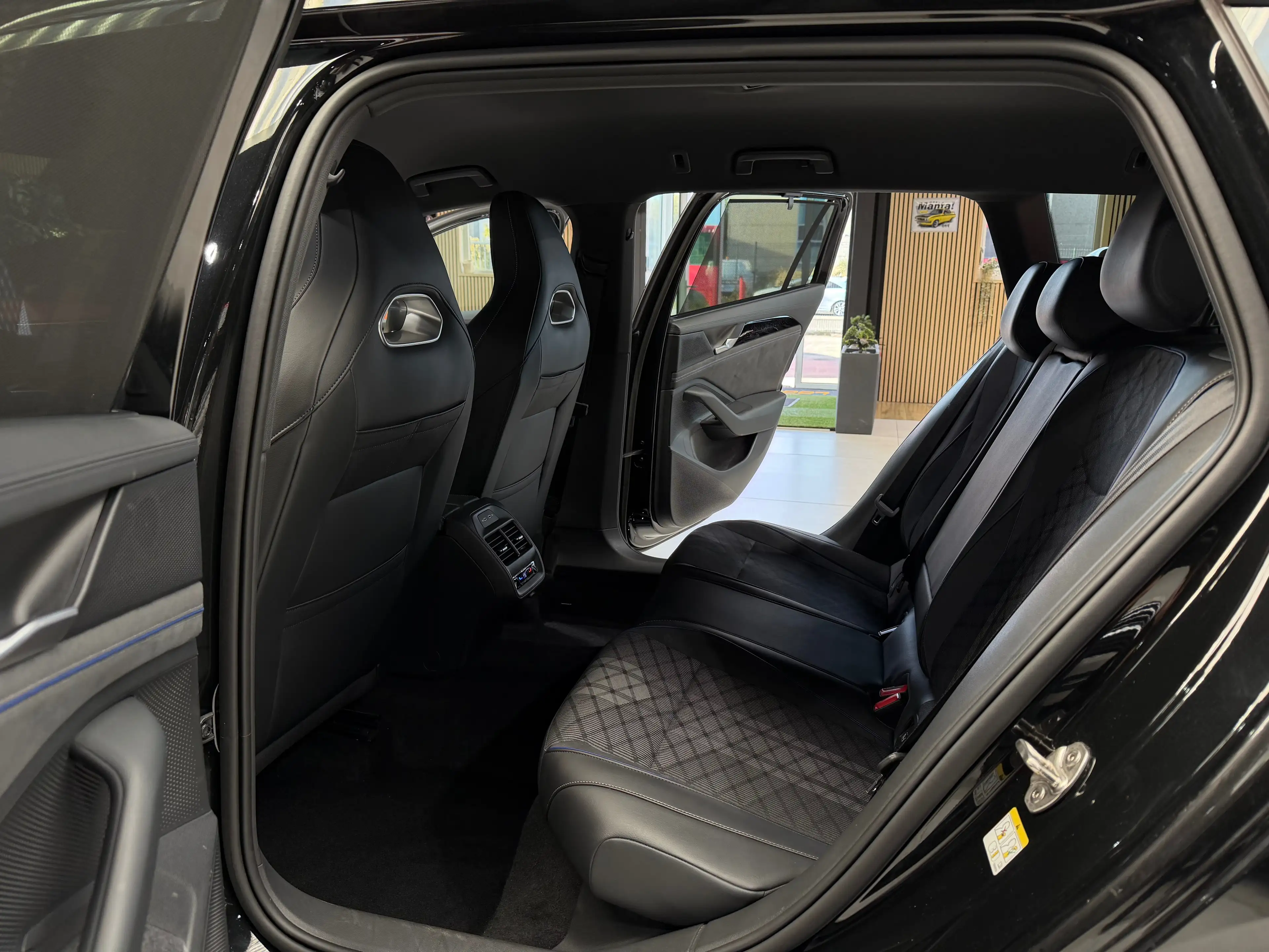 Volkswagen Passat Variant 2.0 TDI 150CV R-LINE 2025 DSG FULL FULL OPTIONS — photo 8