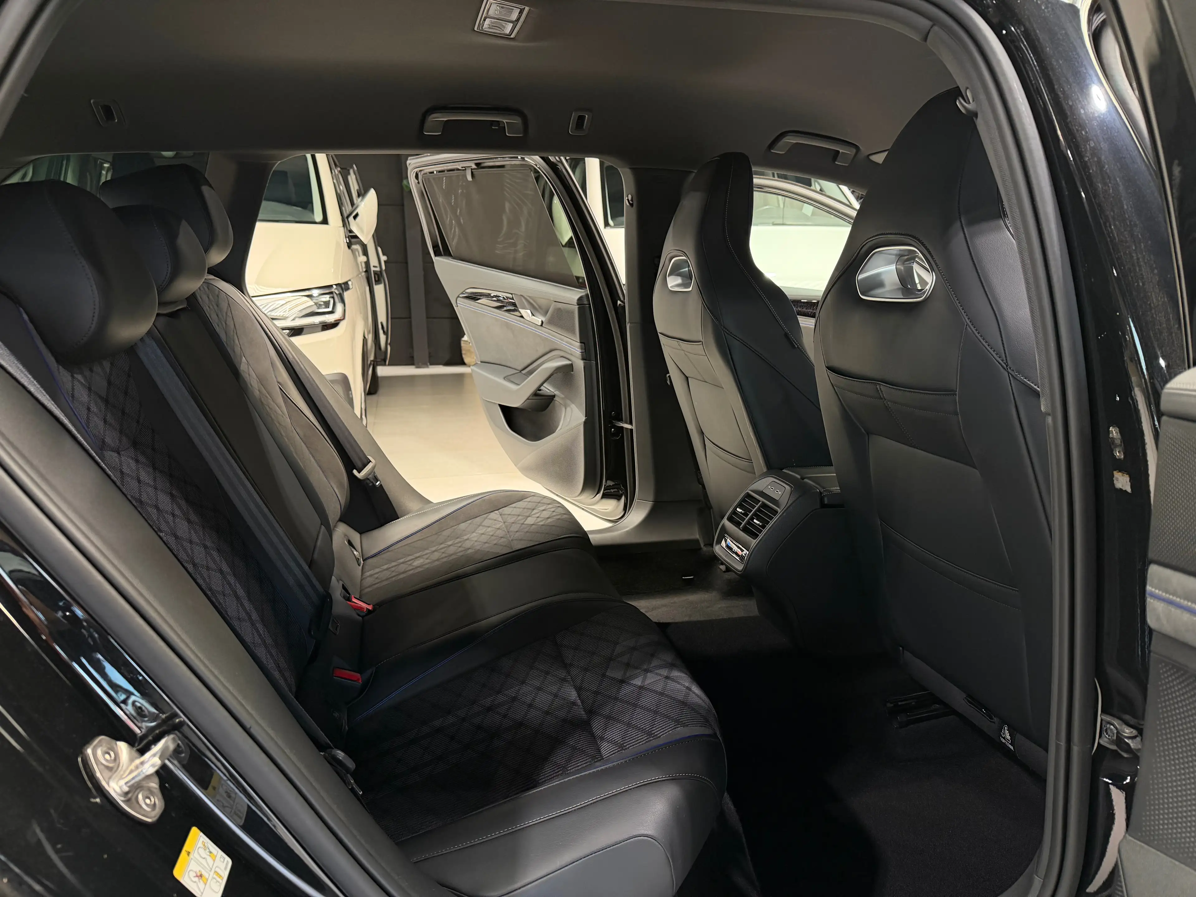 Volkswagen Passat Variant 2.0 TDI 150CV R-LINE 2025 DSG FULL FULL OPTIONS — photo 10