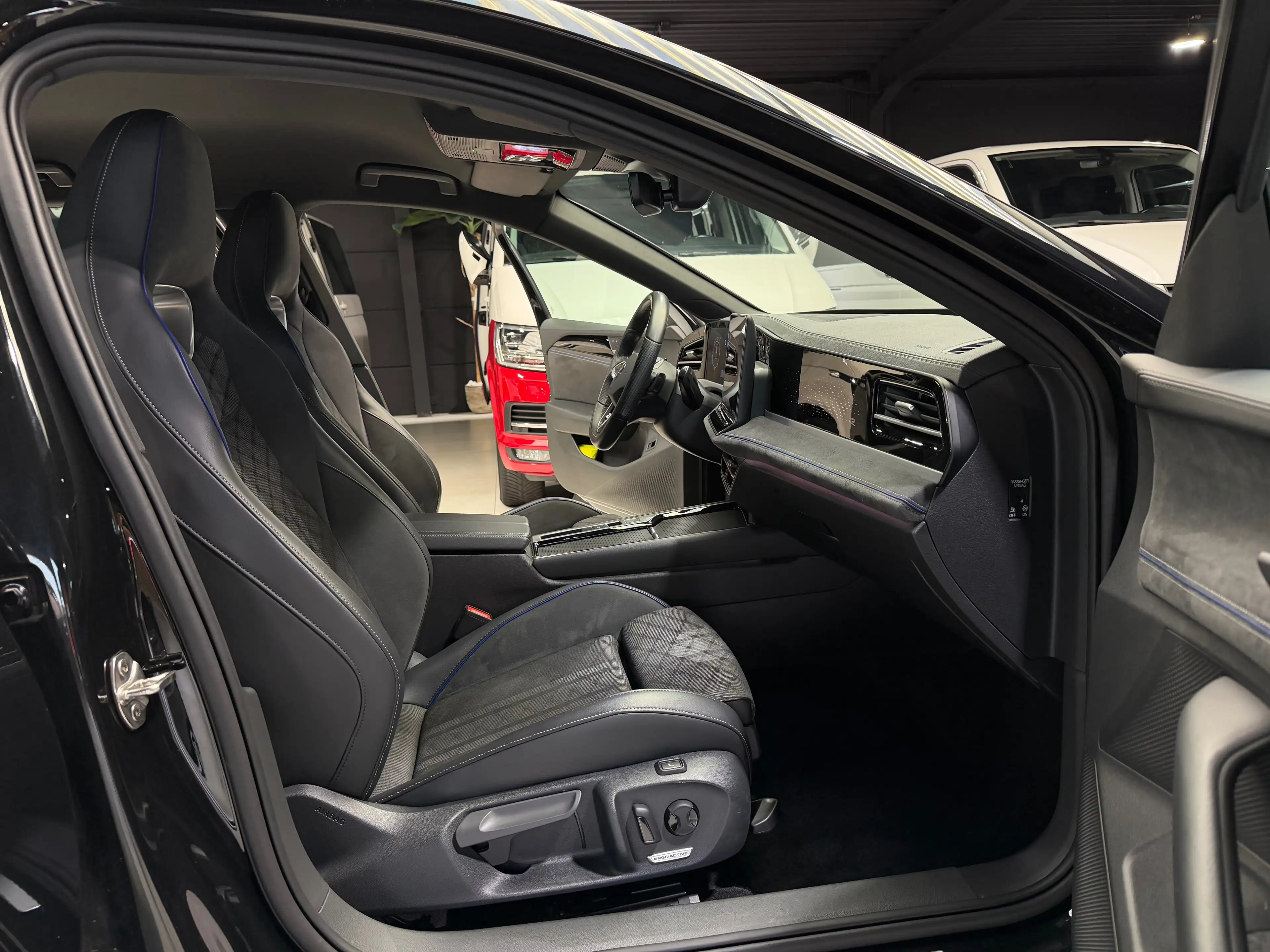 Volkswagen Passat Variant 2.0 TDI 150CV R-LINE 2025 DSG FULL FULL OPTIONS — photo 9