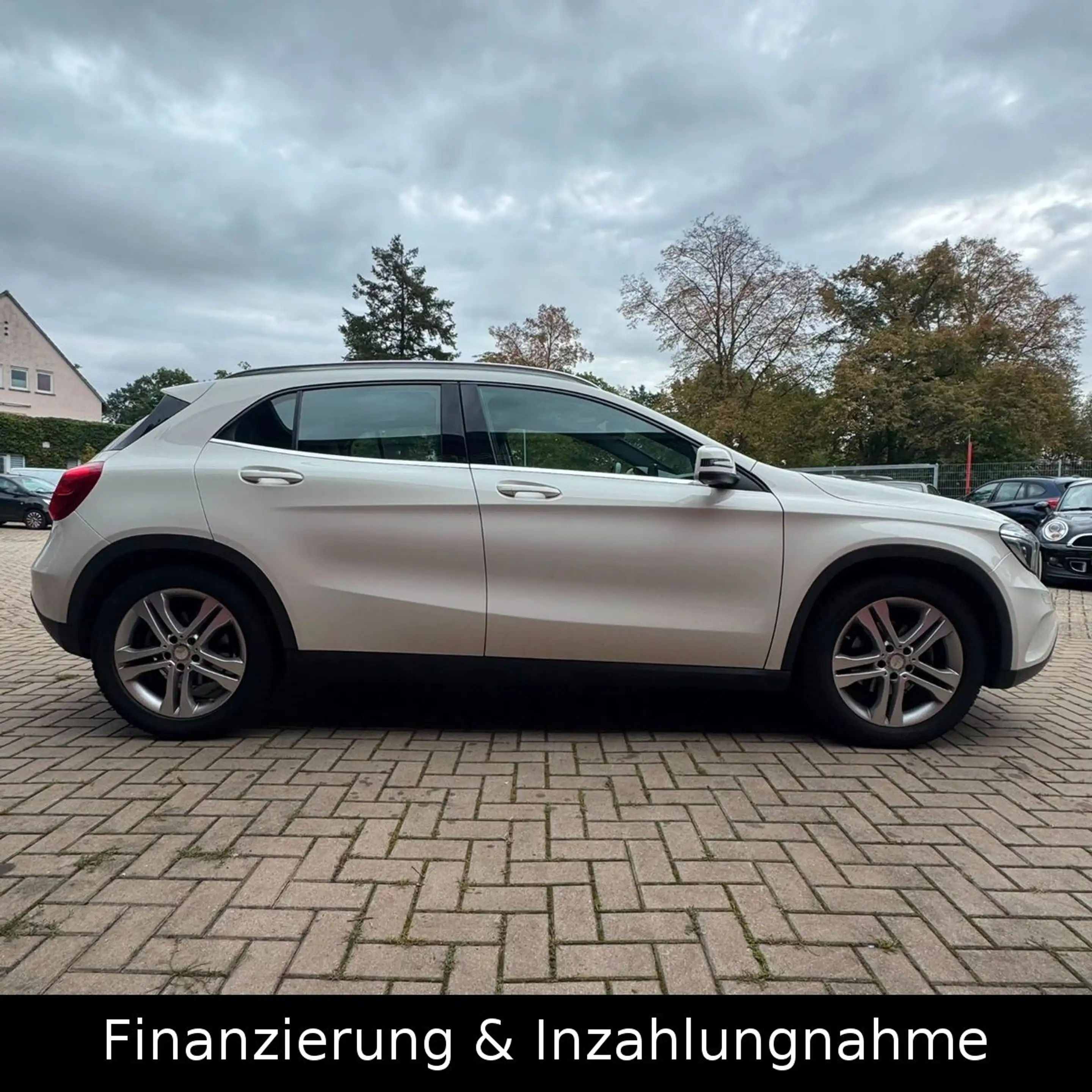 Mercedes-Benz GLA 200 Xenon Navi Sitzheizung AHK Sportsitze — photo 6