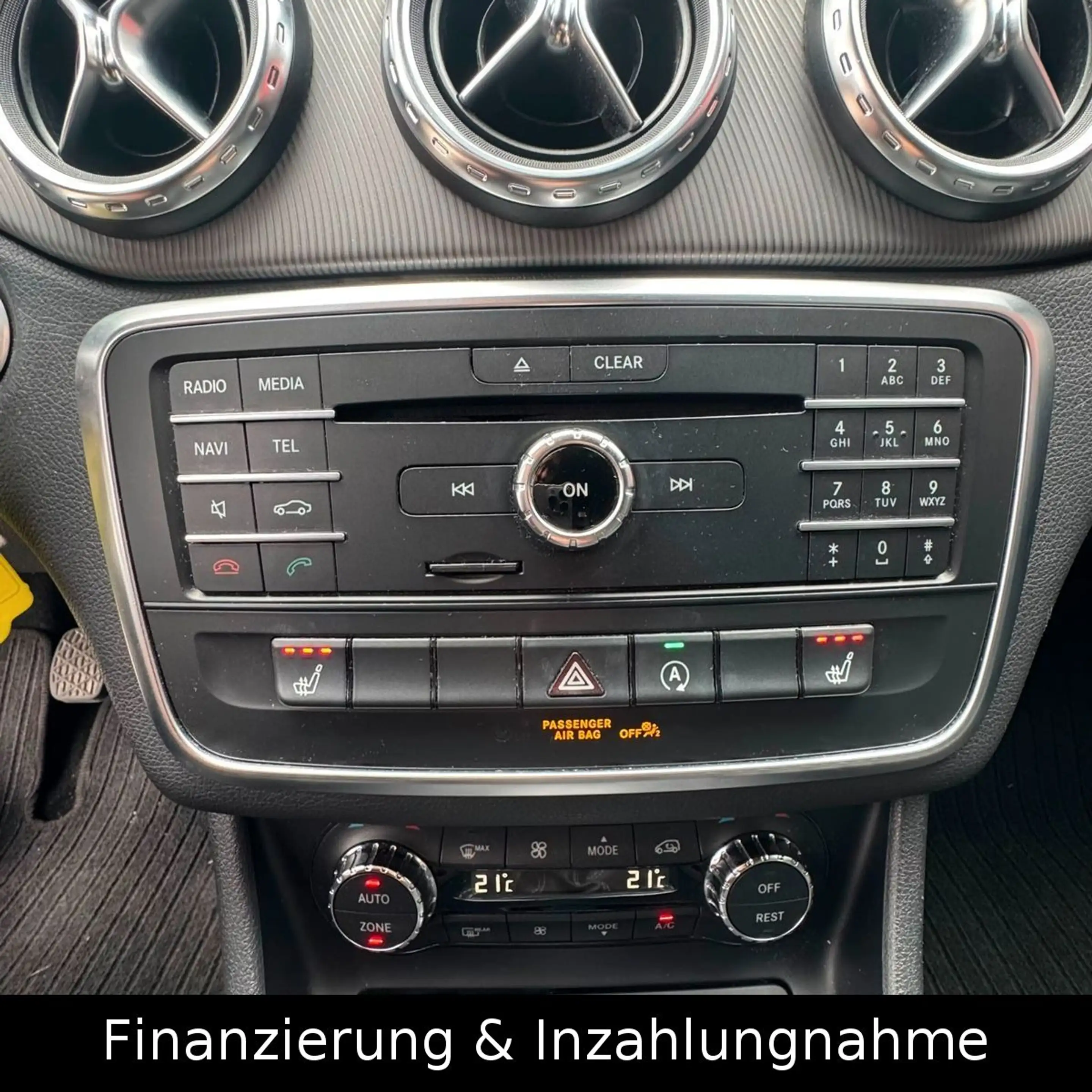 Mercedes-Benz GLA 200 Xenon Navi Sitzheizung AHK Sportsitze — photo 15