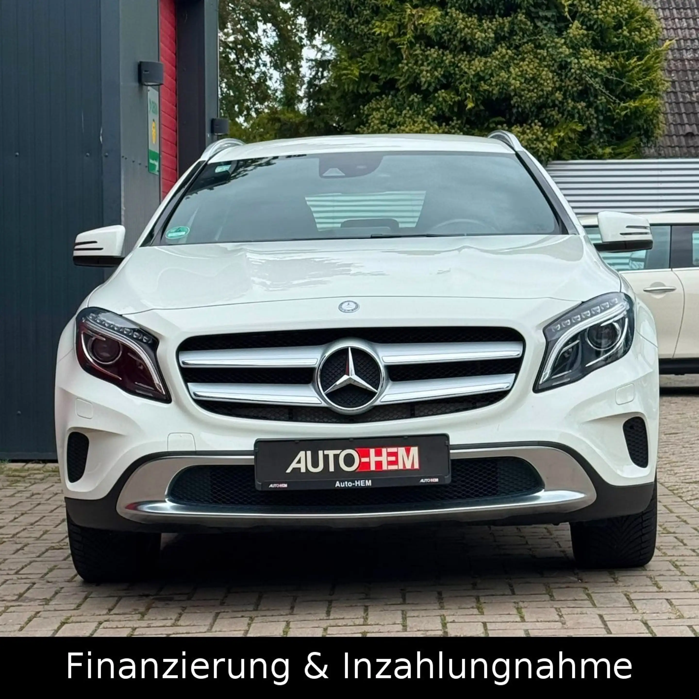 Mercedes-Benz GLA 200 Xenon Navi Sitzheizung AHK Sportsitze — photo 4