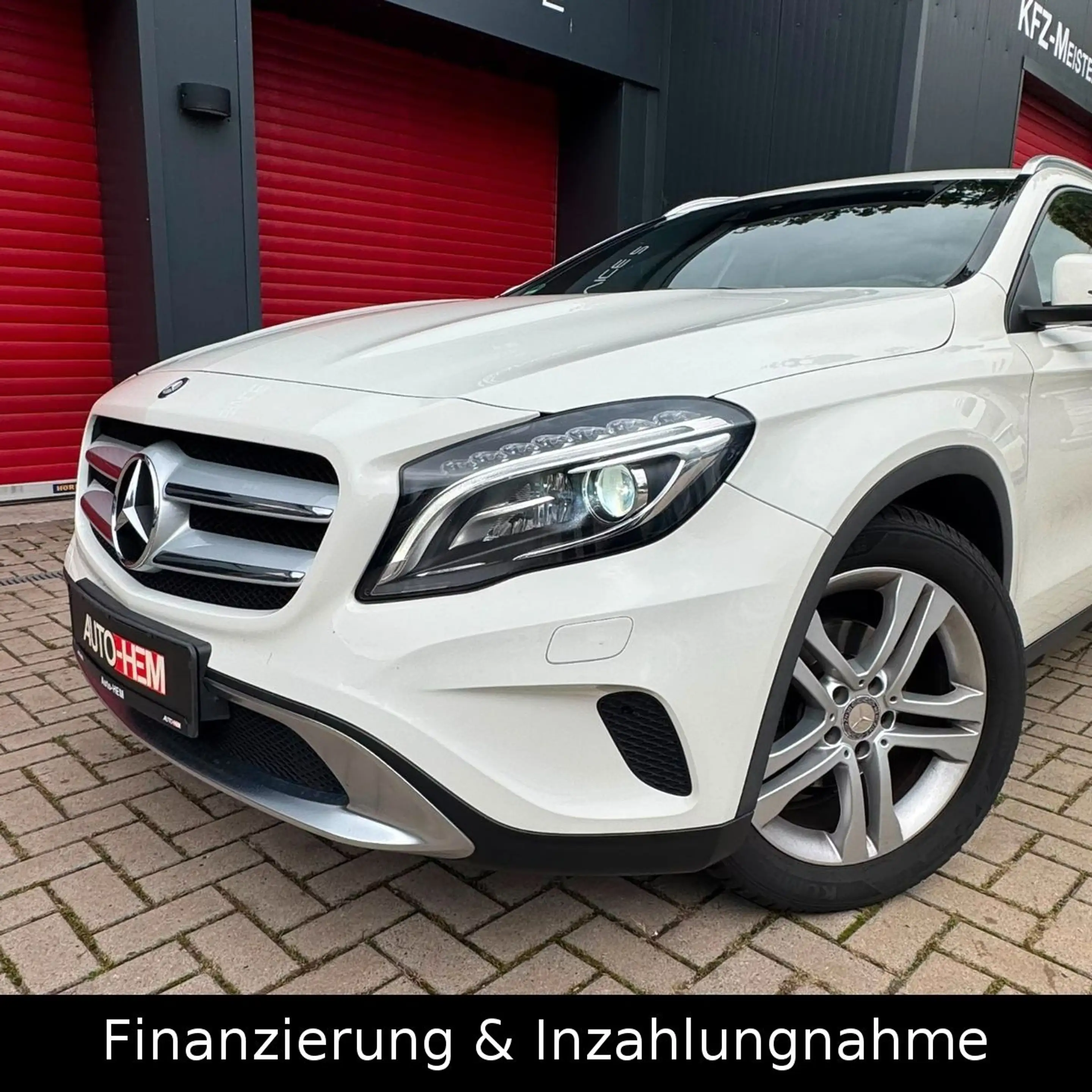 Mercedes-Benz GLA 200 Xenon Navi Sitzheizung AHK Sportsitze — photo 8