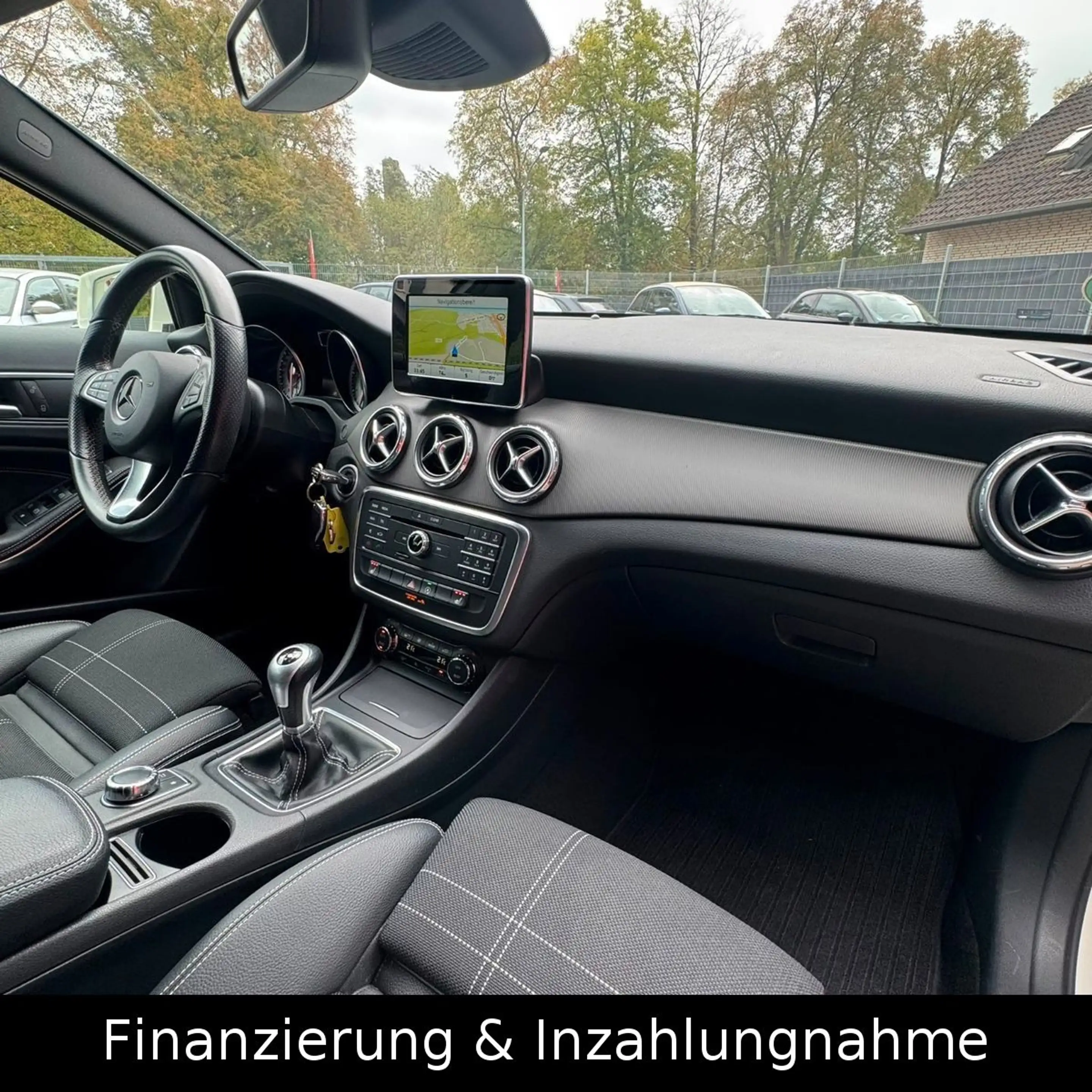 Mercedes-Benz GLA 200 Xenon Navi Sitzheizung AHK Sportsitze — photo 12