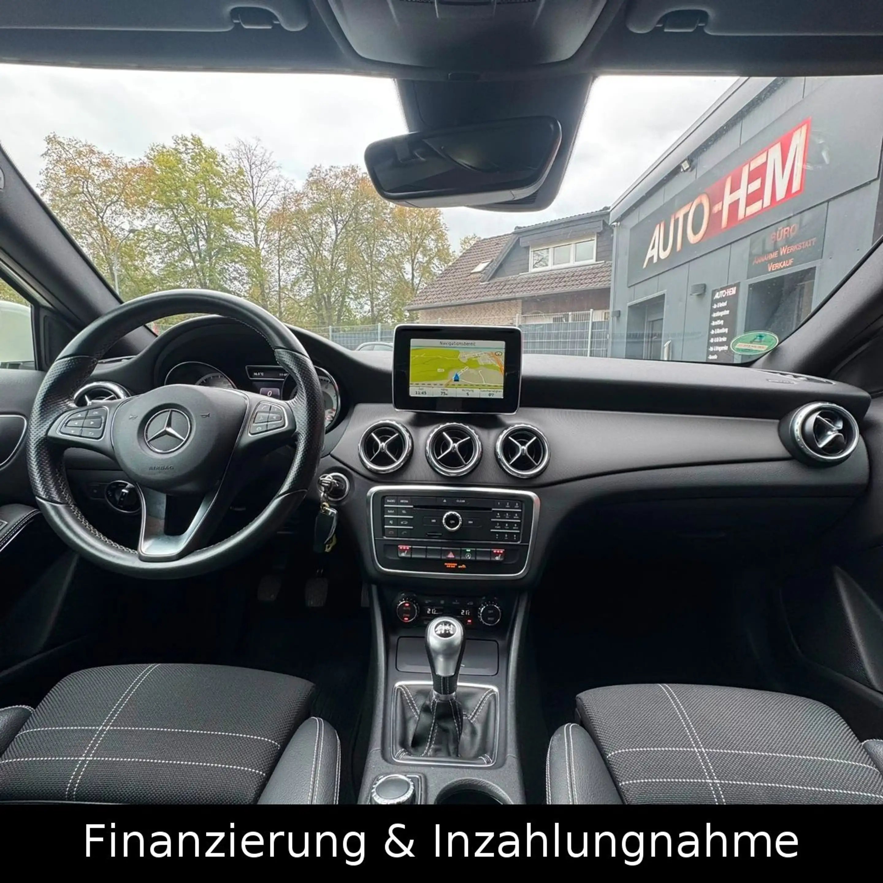 Mercedes-Benz GLA 200 Xenon Navi Sitzheizung AHK Sportsitze — photo 11