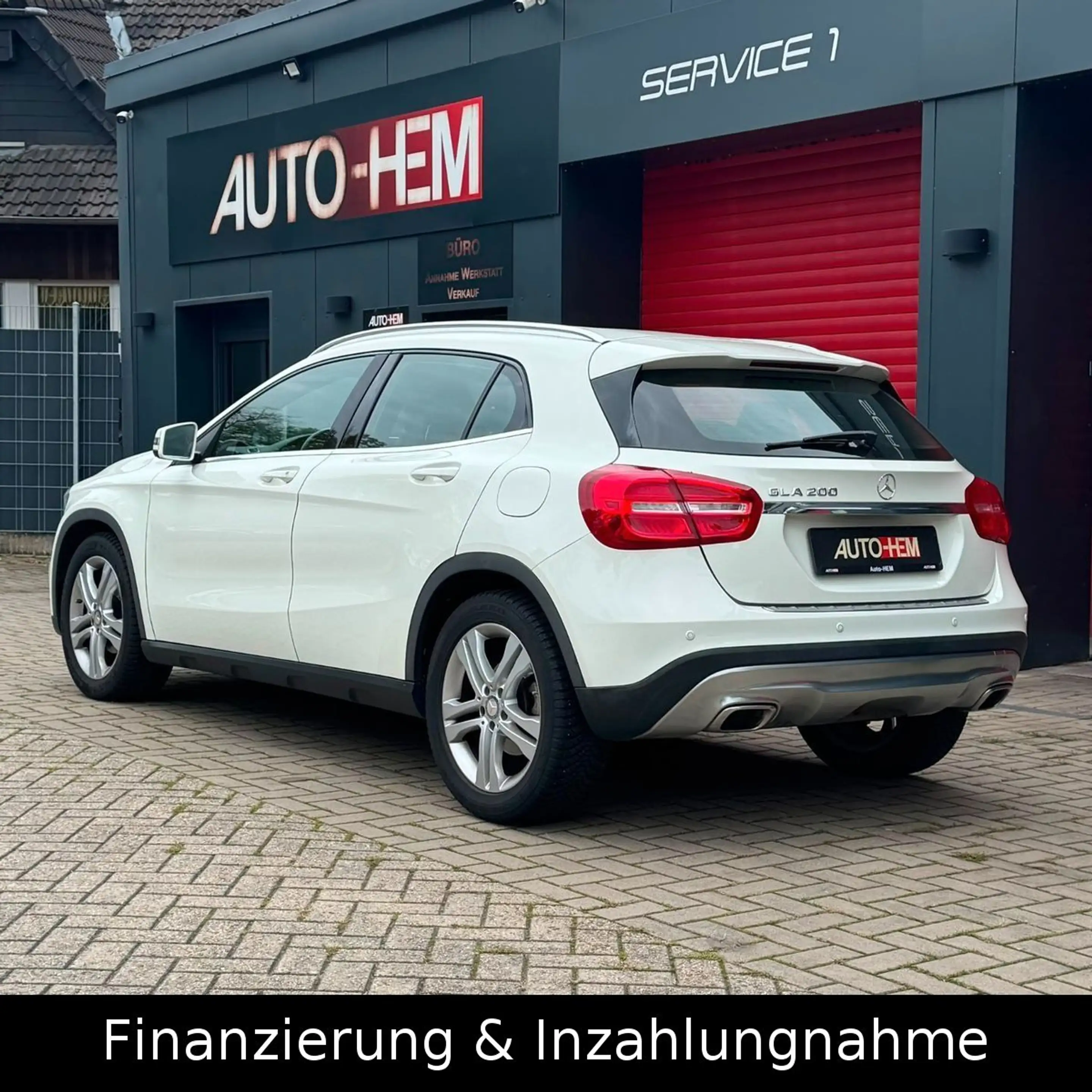 Mercedes-Benz GLA 200 Xenon Navi Sitzheizung AHK Sportsitze — photo 3