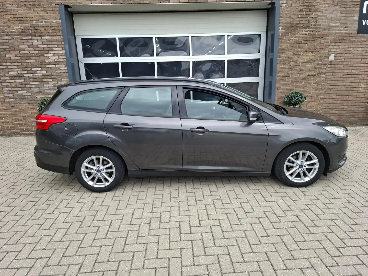 Ford Focus Wagon 1.0 Trend Edition Gris - 2