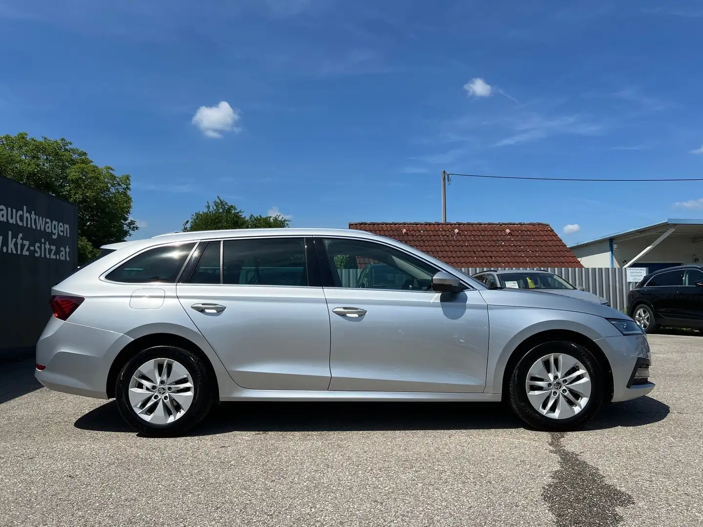 Skoda Octavia Combi 2,0 TDI Ambition DSG | ACC Silber - 2