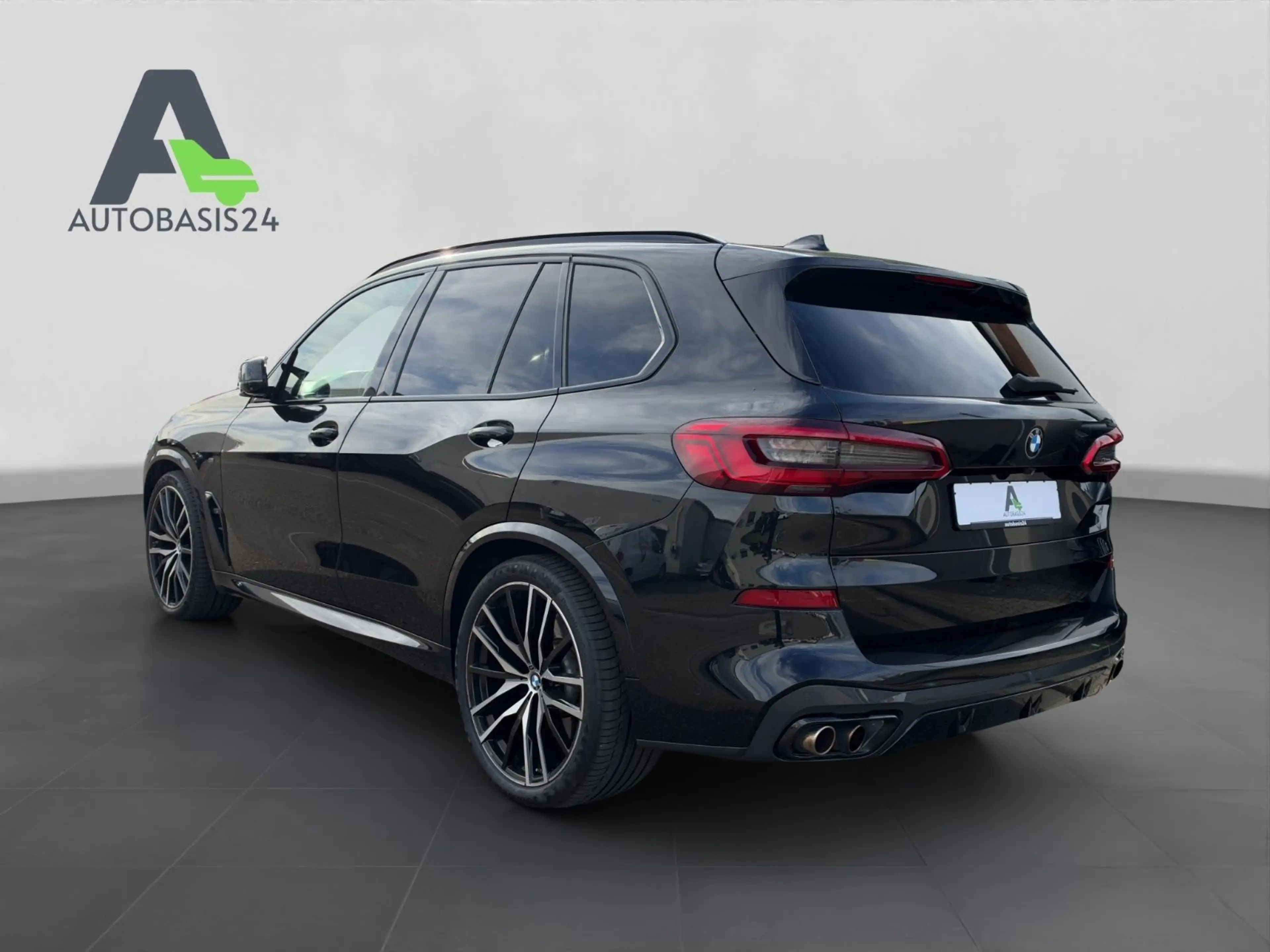 BMW X5 M i PANO HUD B&W STDHZG SOFTC. LUFTF. — photo 3