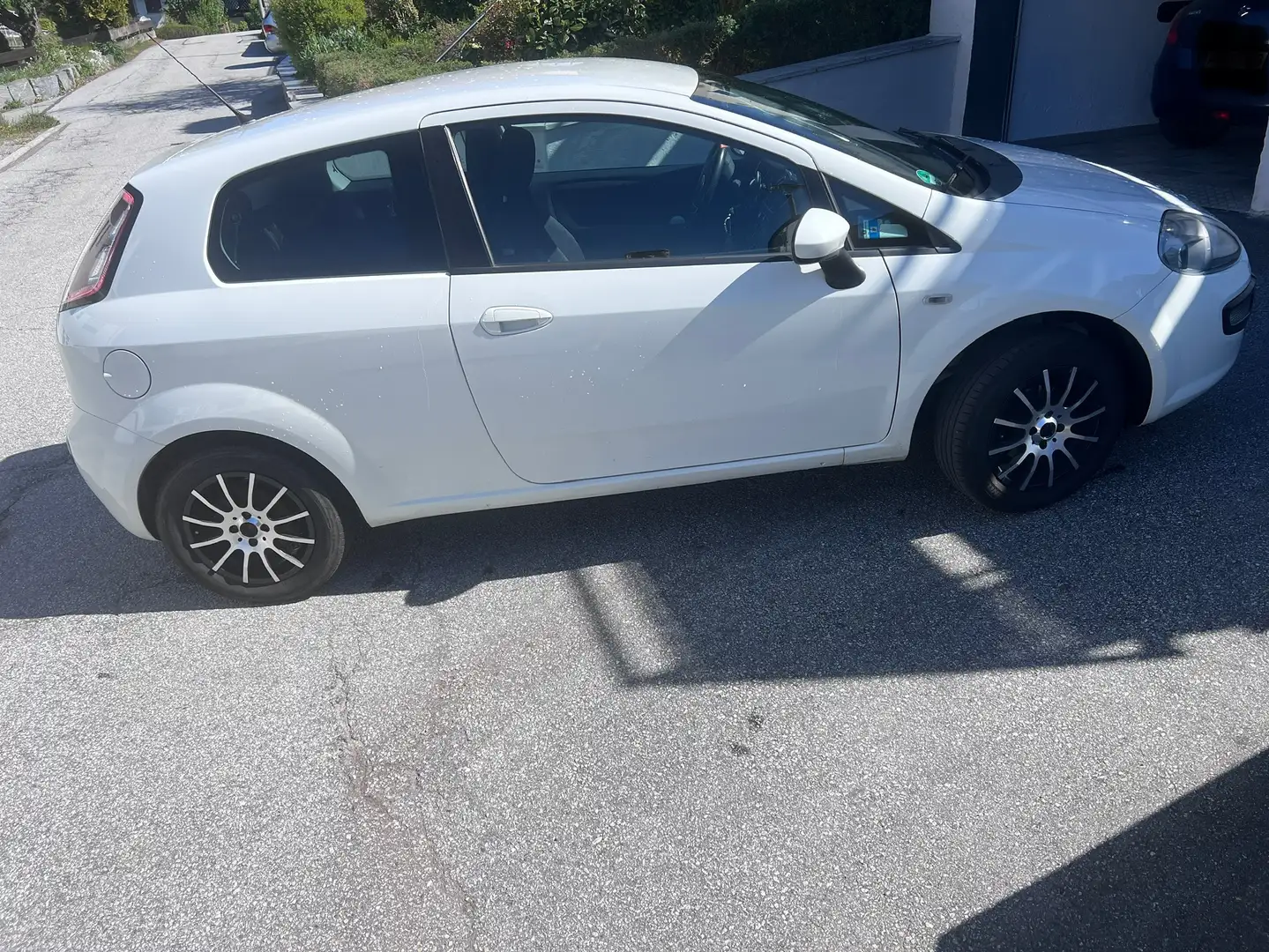 Fiat Grande Punto Grande Punto  3-Türer 1.4 8V Grau - 1