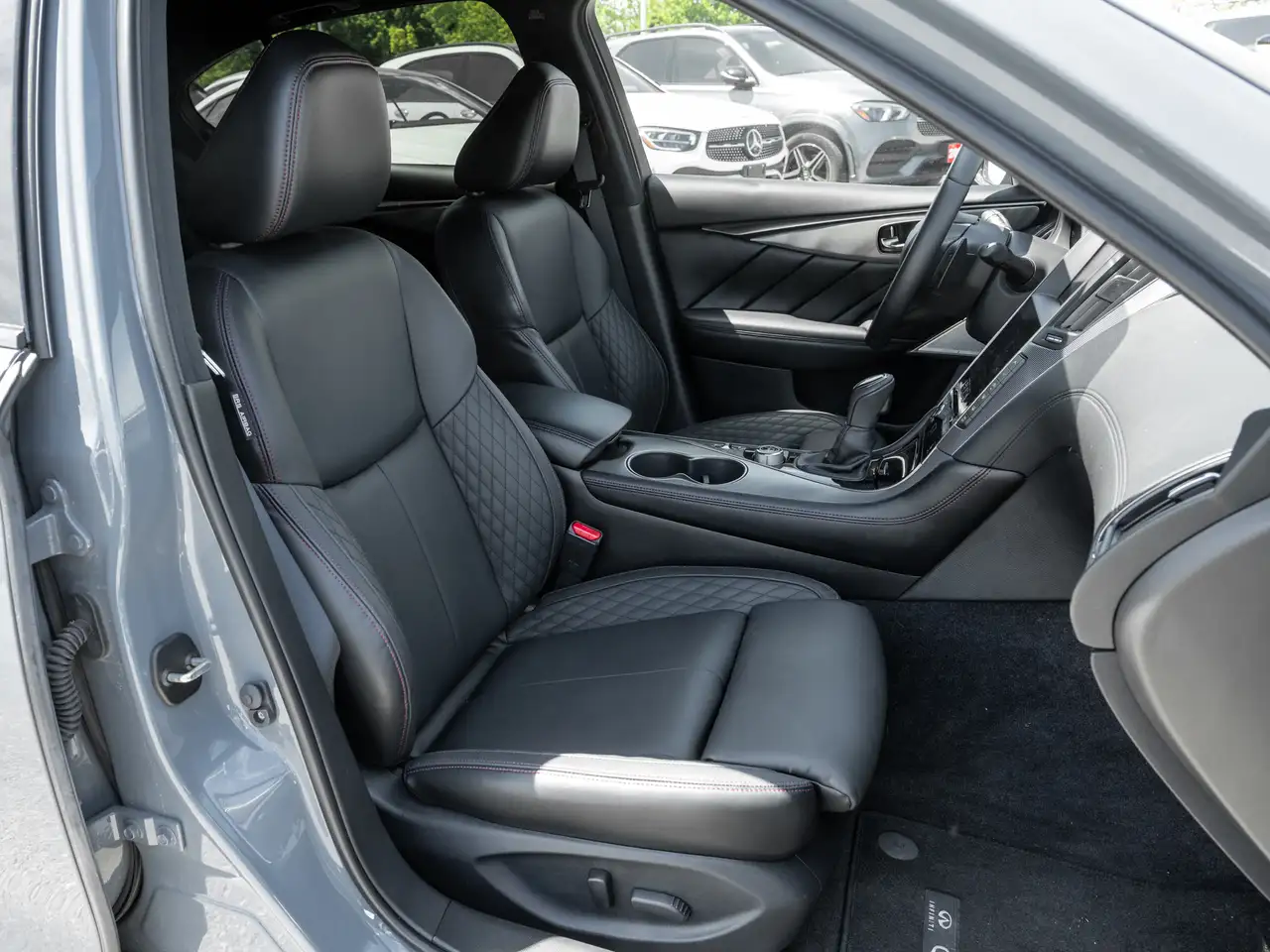 Infiniti Q50 снимка Infiniti Q50