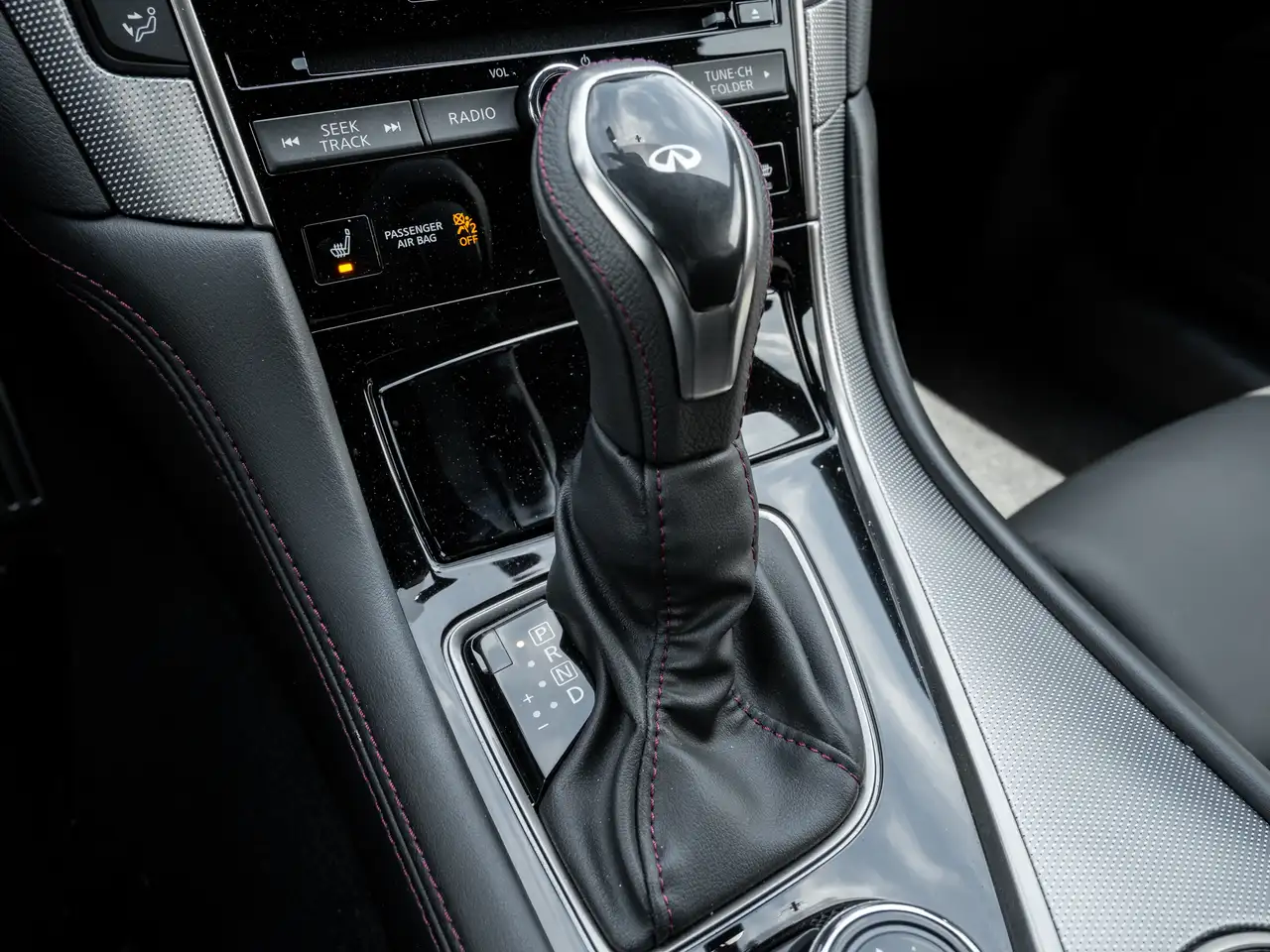 Infiniti Q50 снимка Infiniti Q50