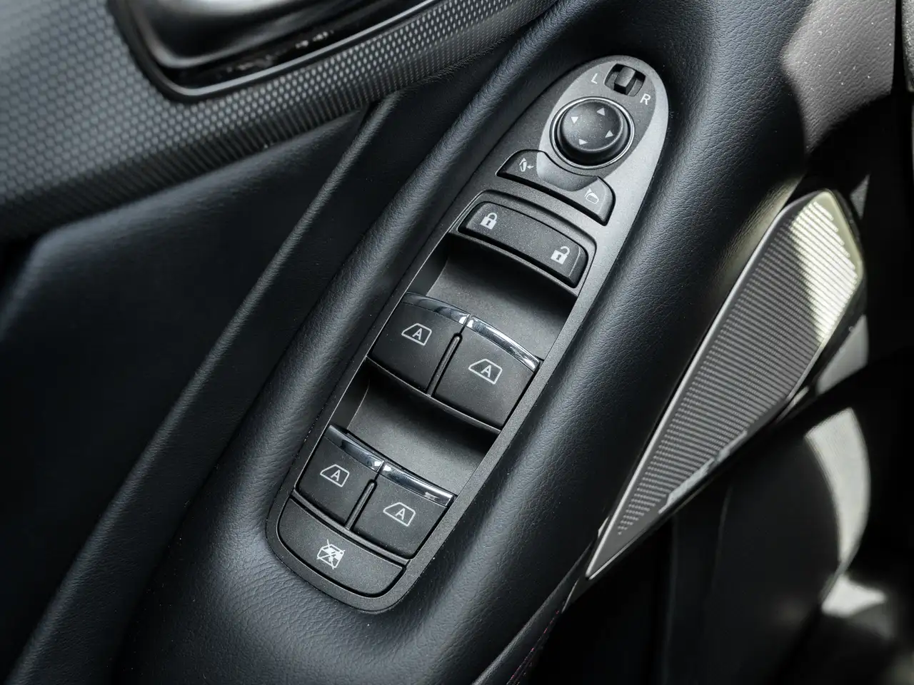 Infiniti Q50 снимка Infiniti Q50